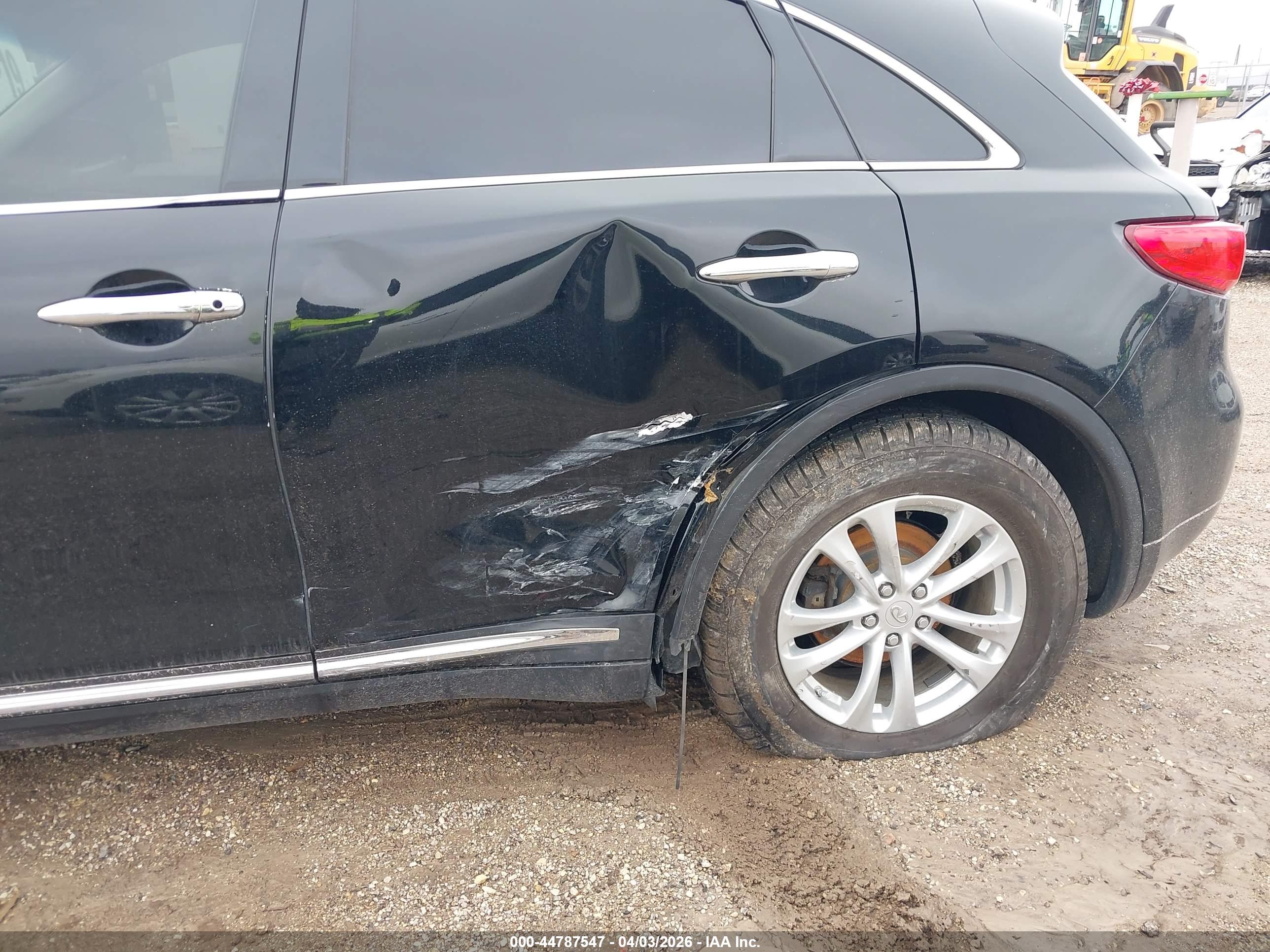 INFINITI QX70 image 6