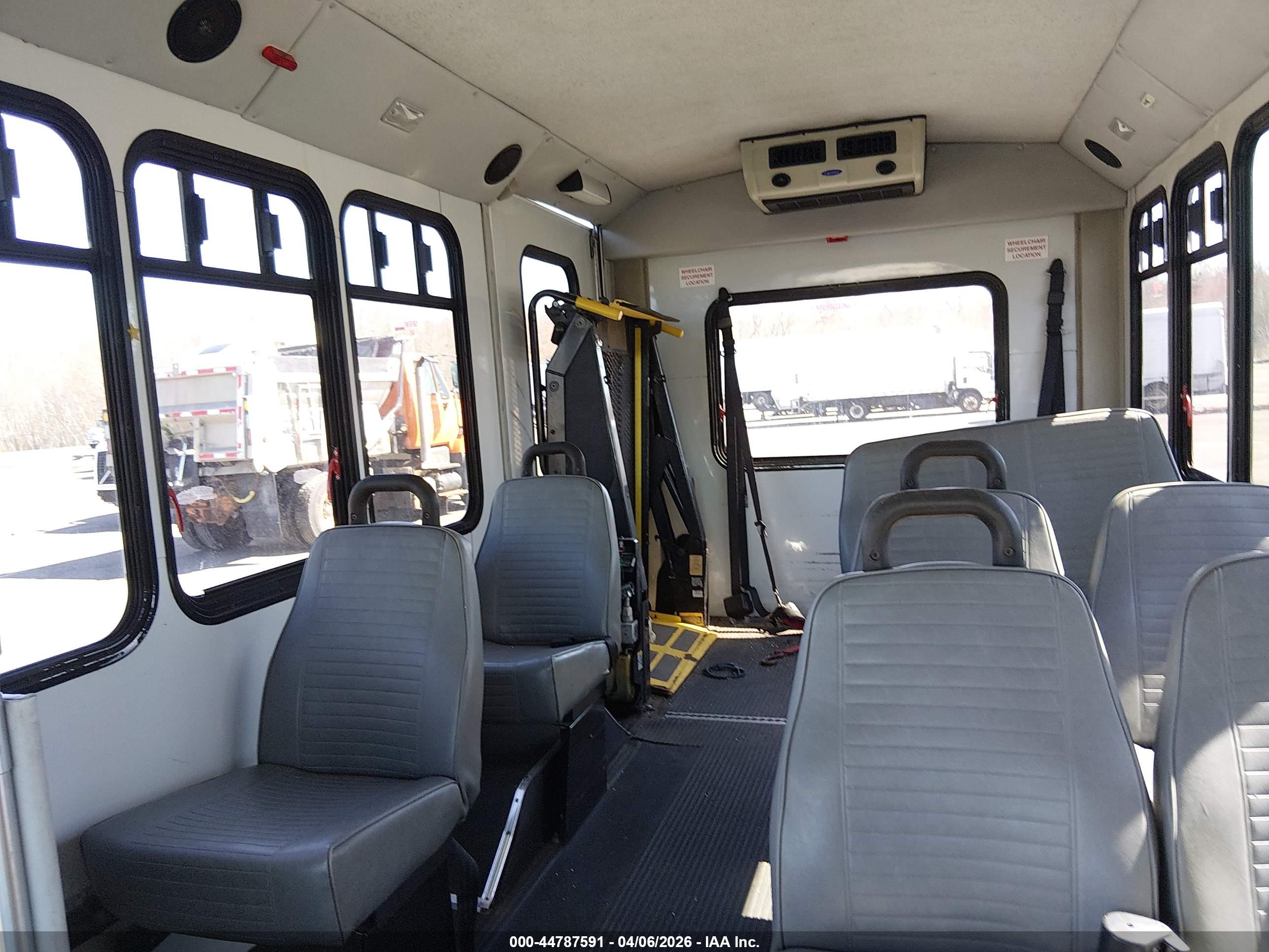 FORD E-350 image 8