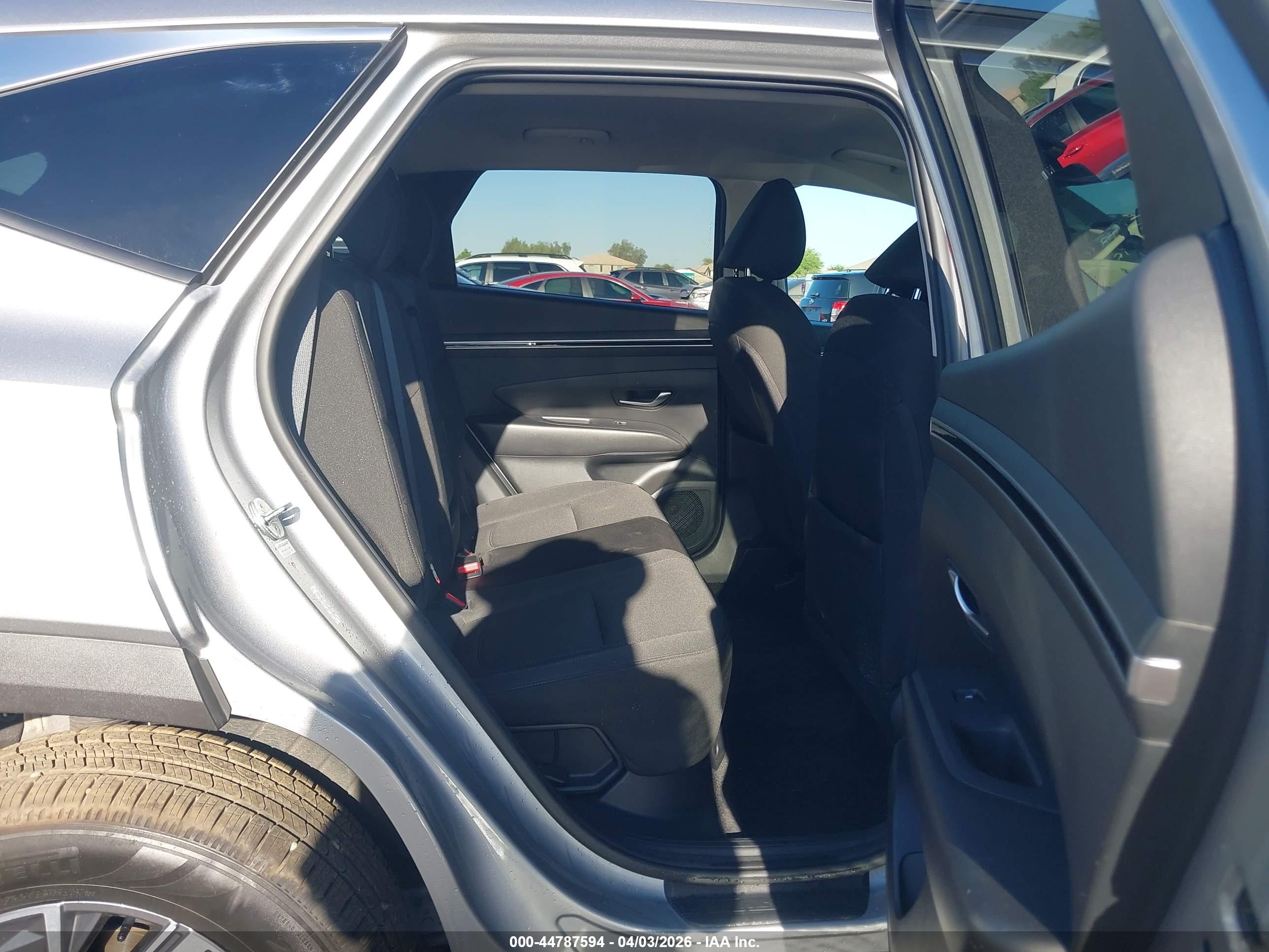 HYUNDAI TUCSON image 8