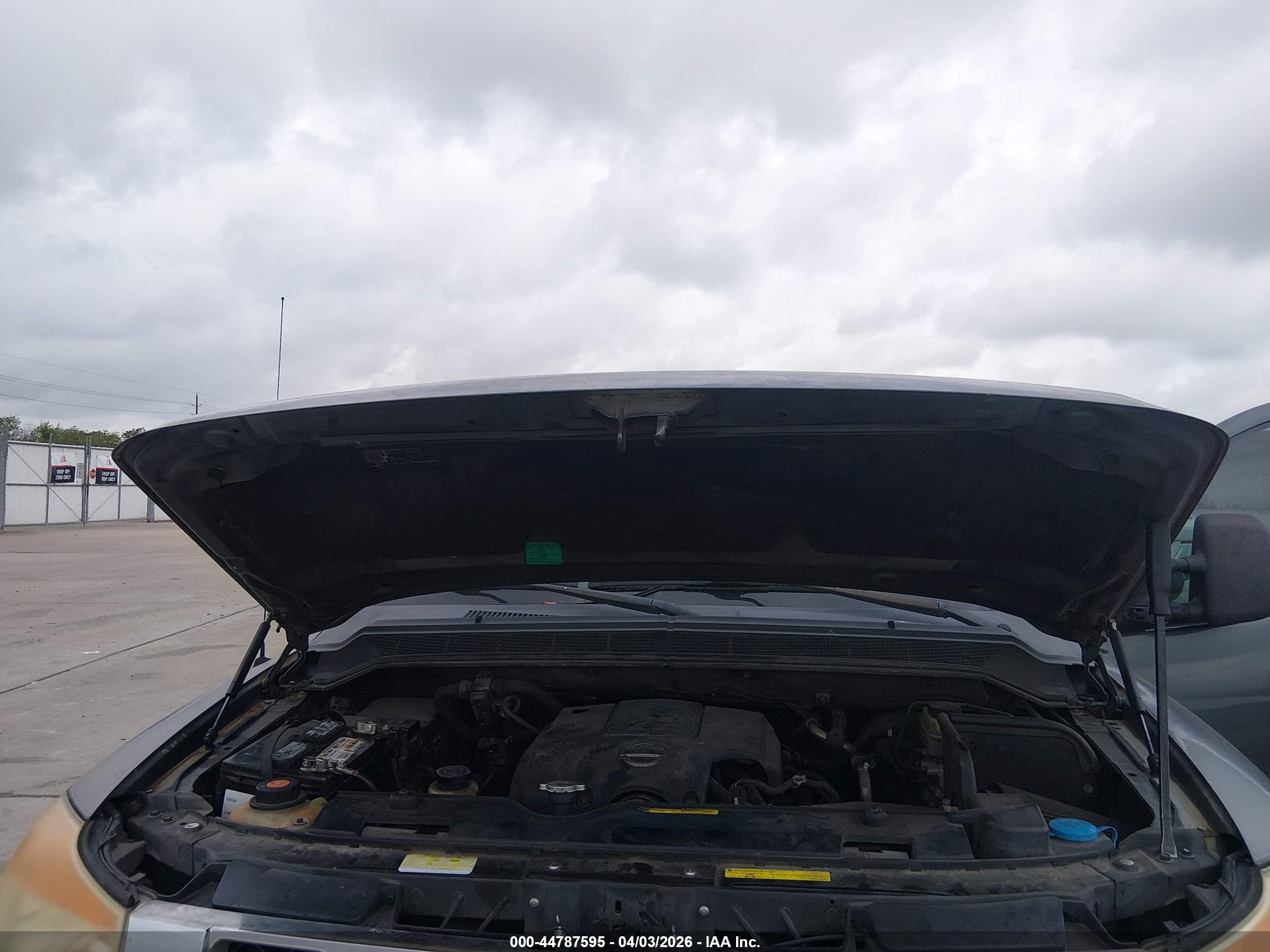 NISSAN TITAN image 10
