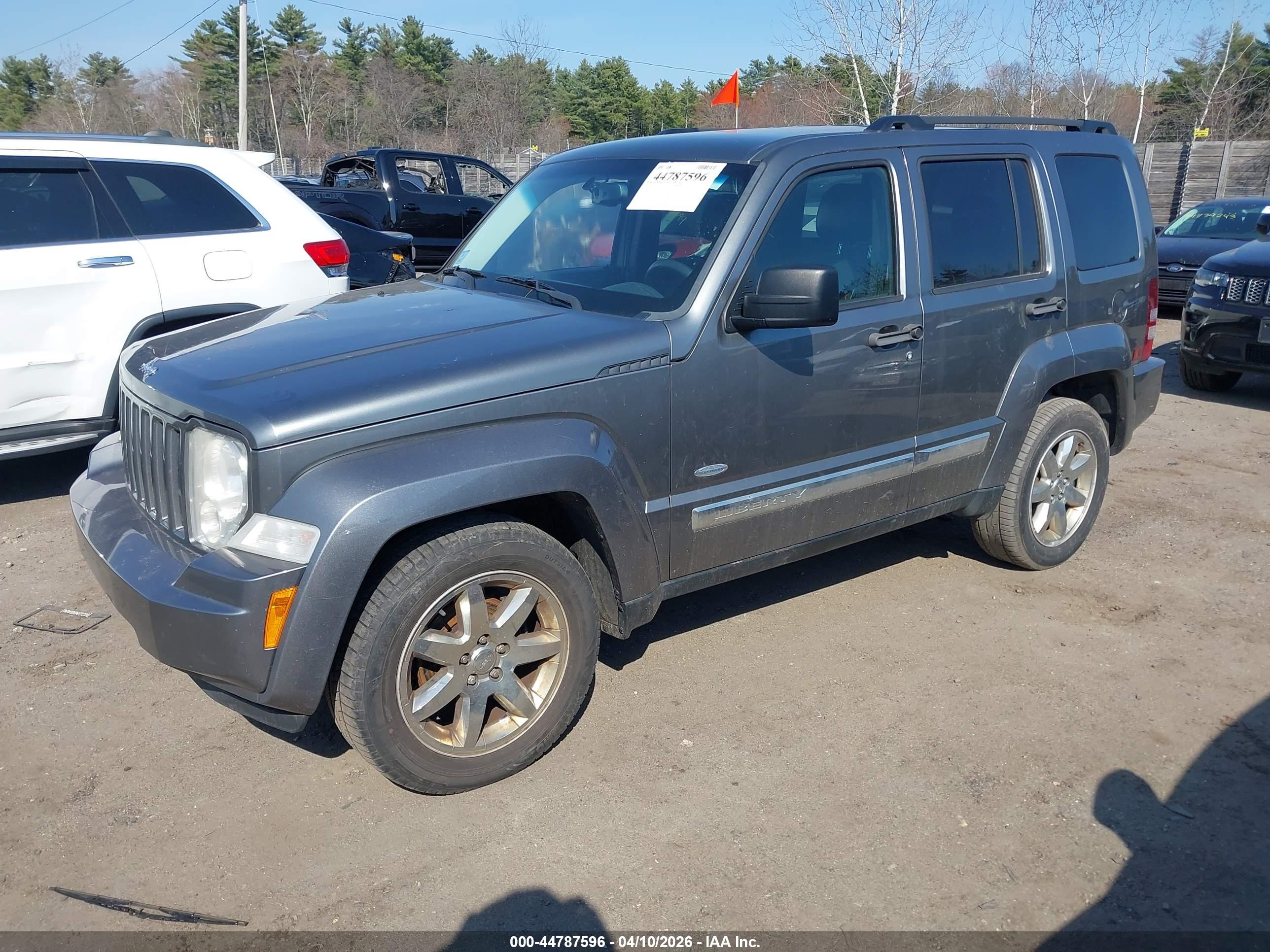 JEEP LIBERTY image 2