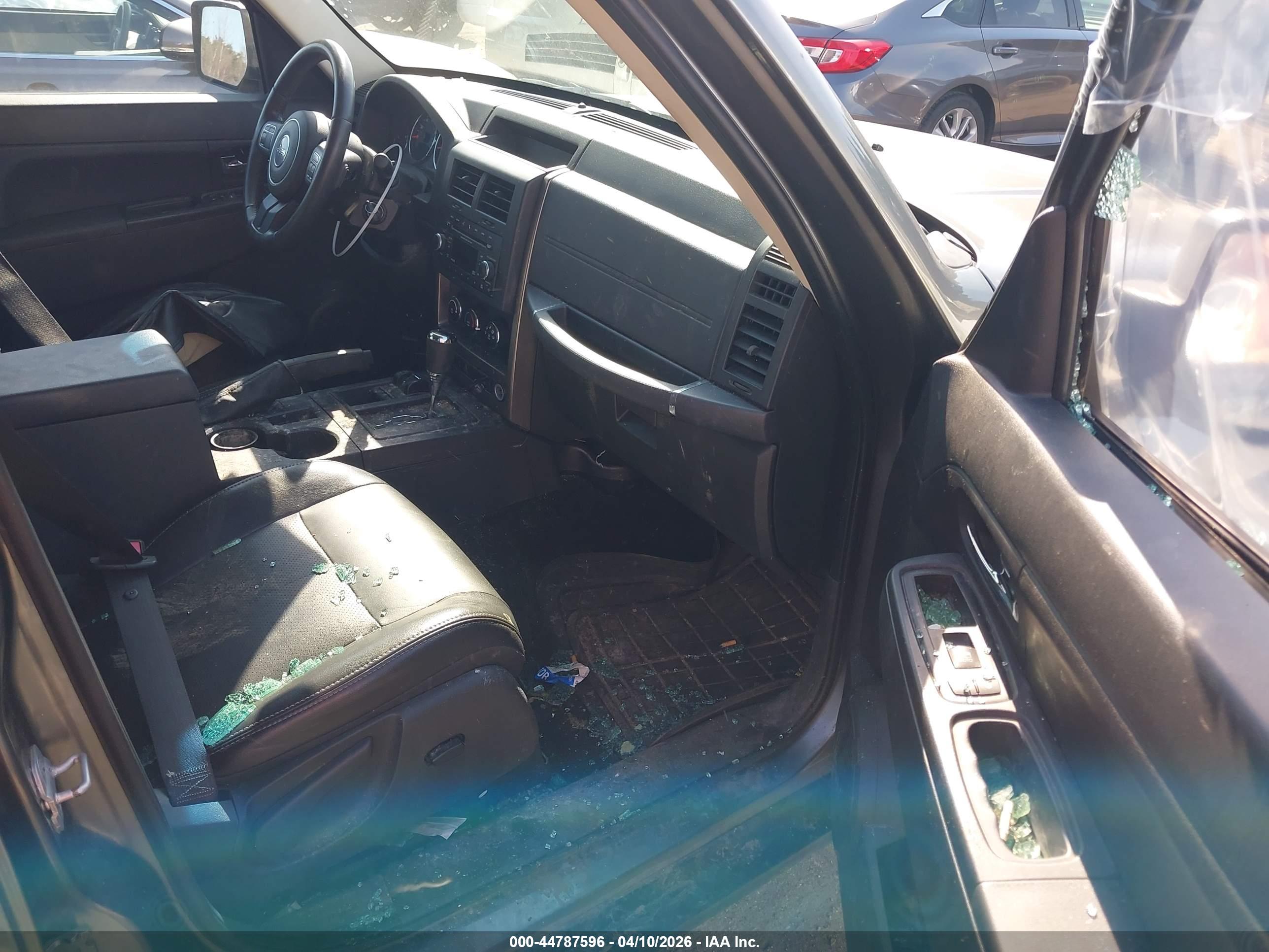 JEEP LIBERTY image 5