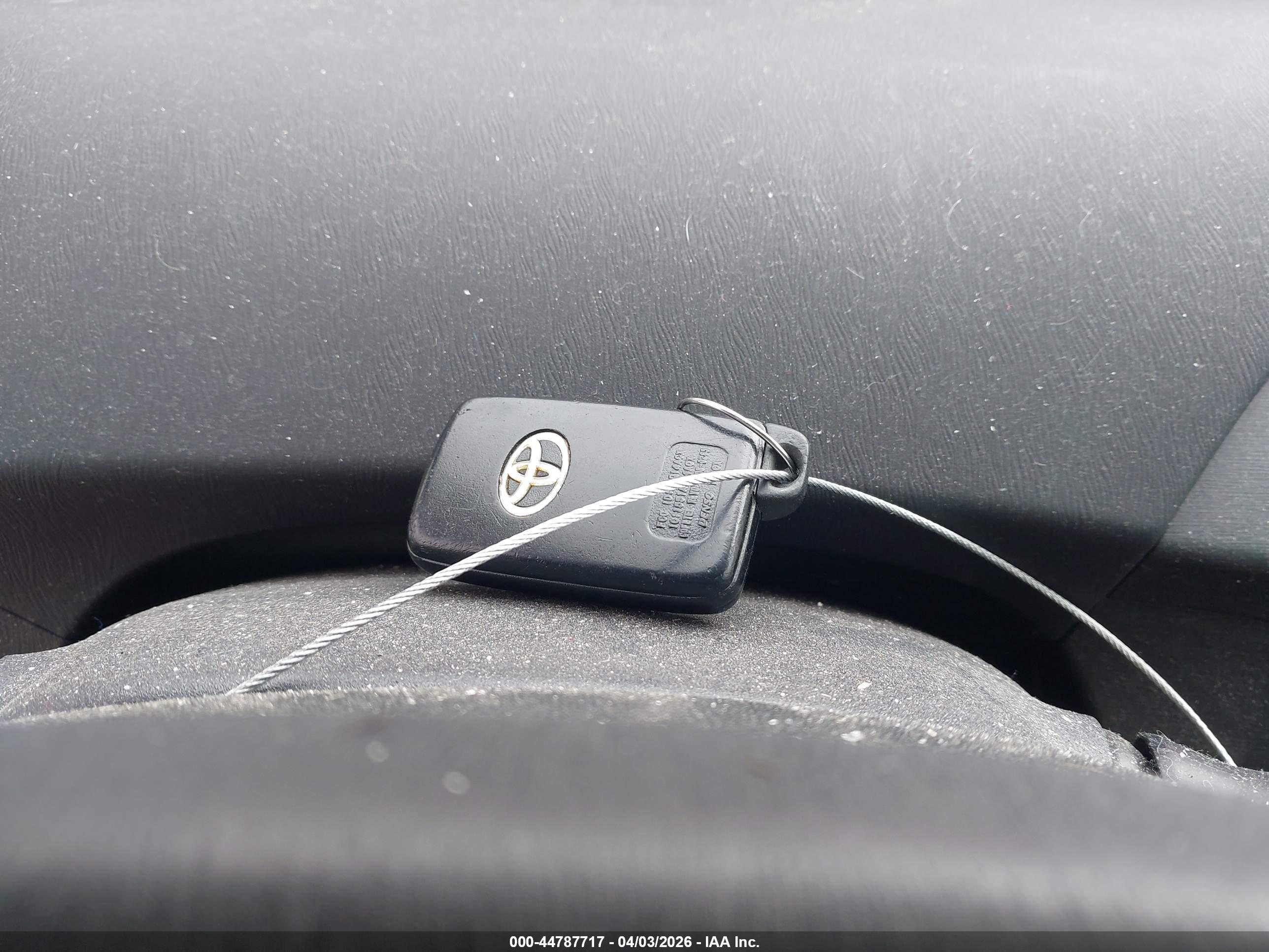 TOYOTA PRIUS image 11