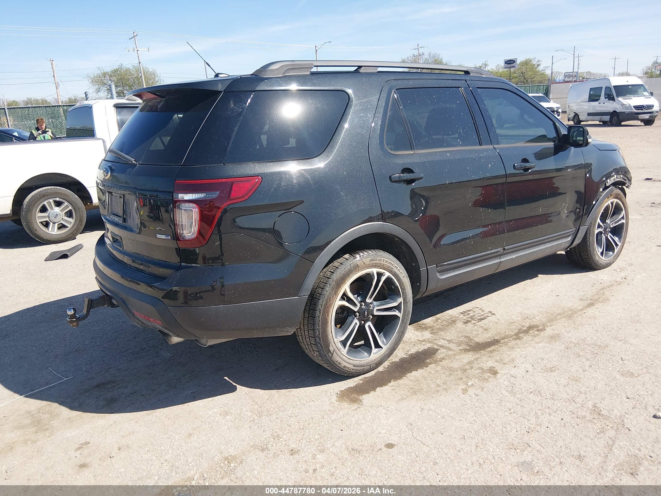 FORD EXPLORER image 4
