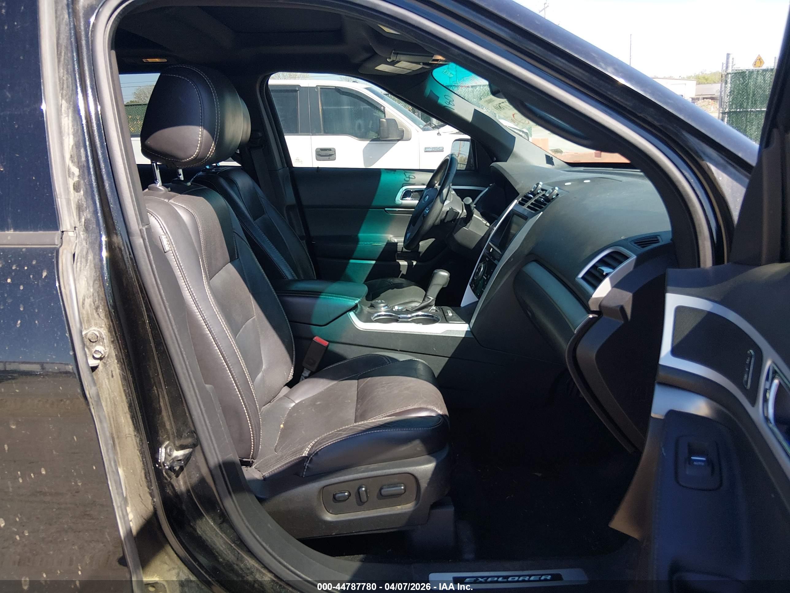 FORD EXPLORER image 5