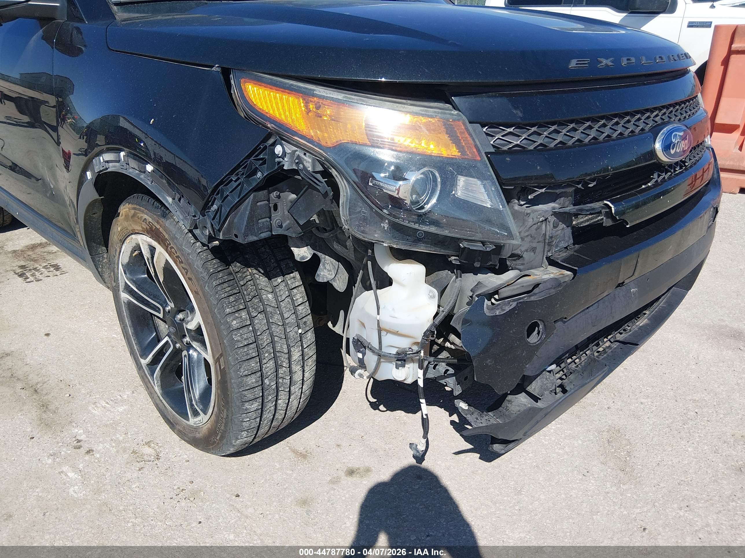 FORD EXPLORER image 6