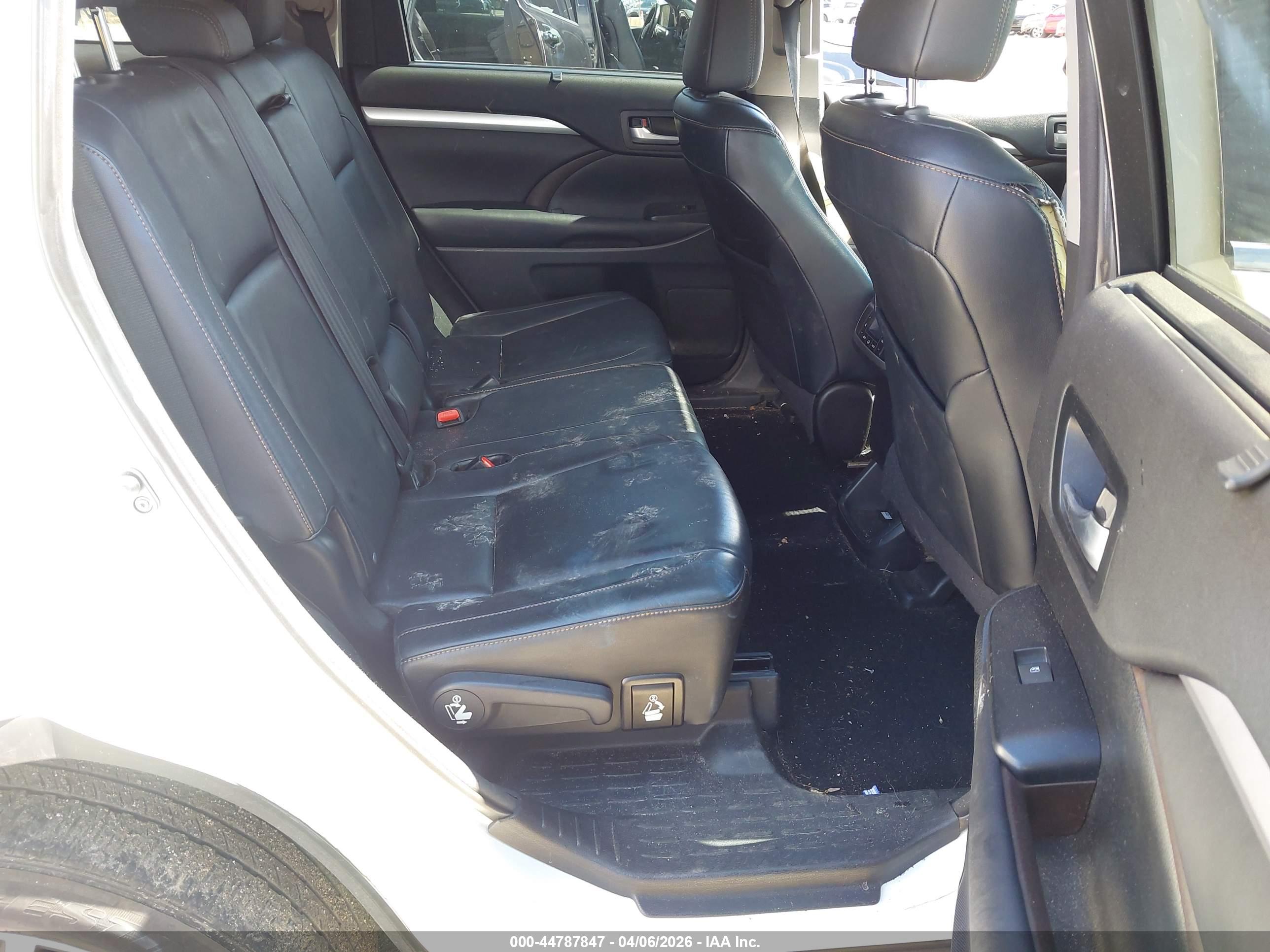 TOYOTA HIGHLANDER image 8