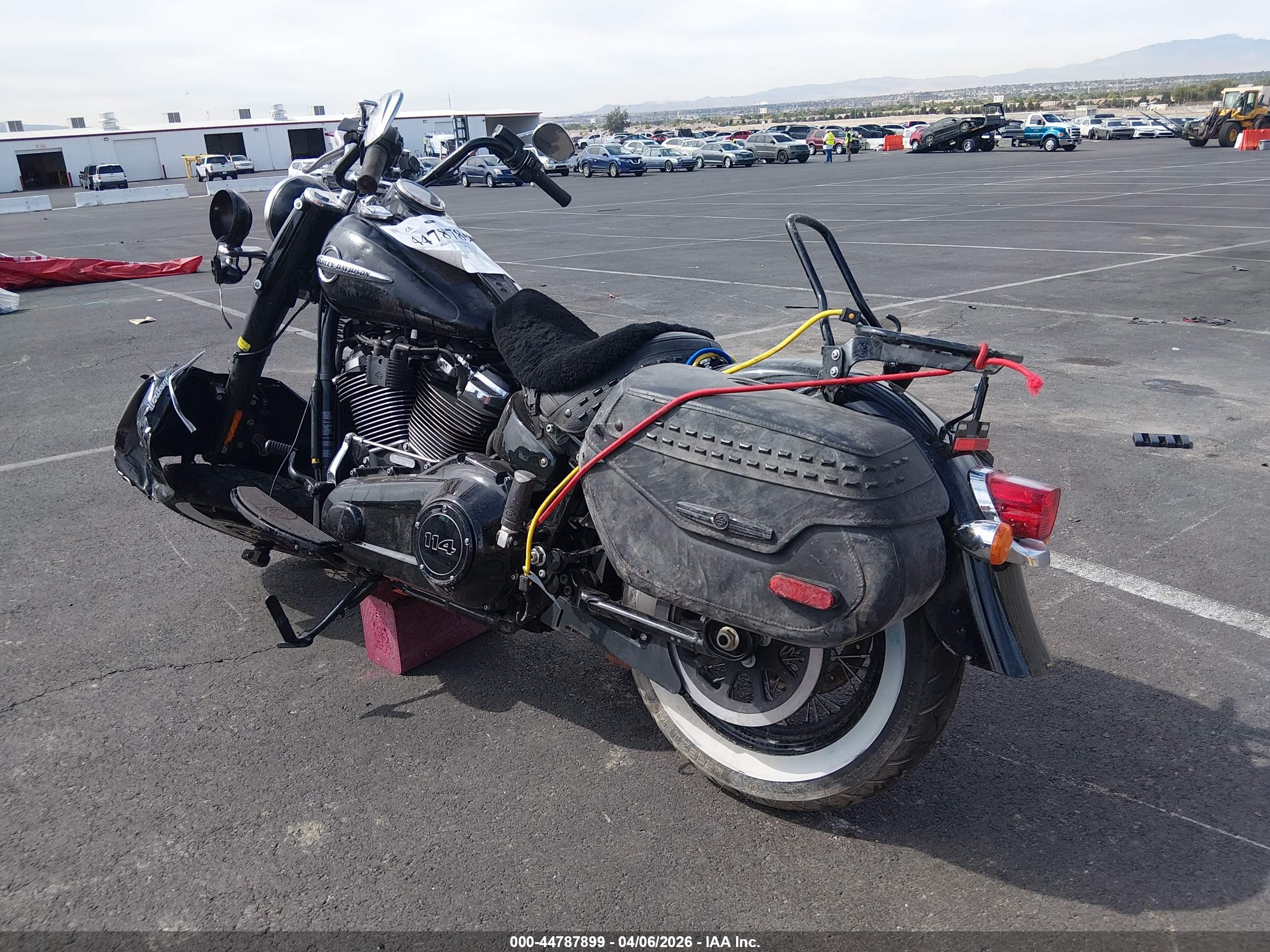 HARLEY-DAVIDSON FLHCS image 3