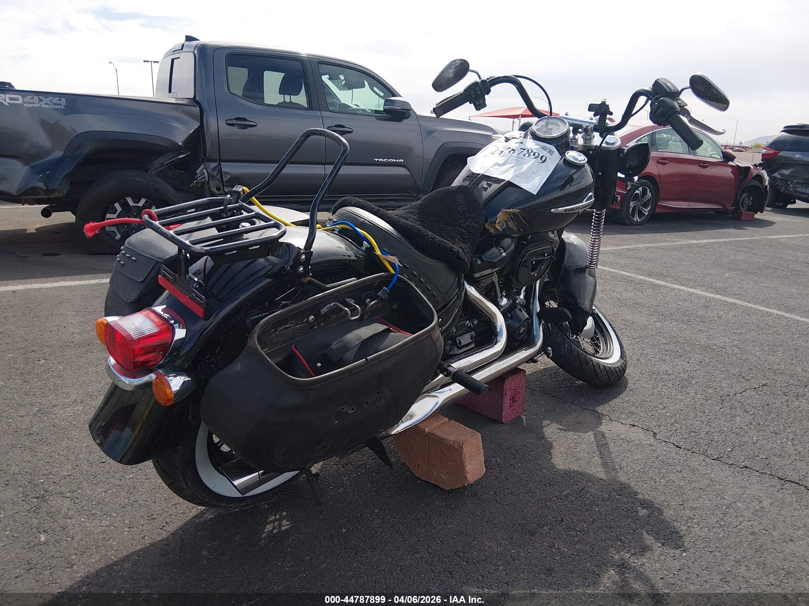 HARLEY-DAVIDSON FLHCS image 4