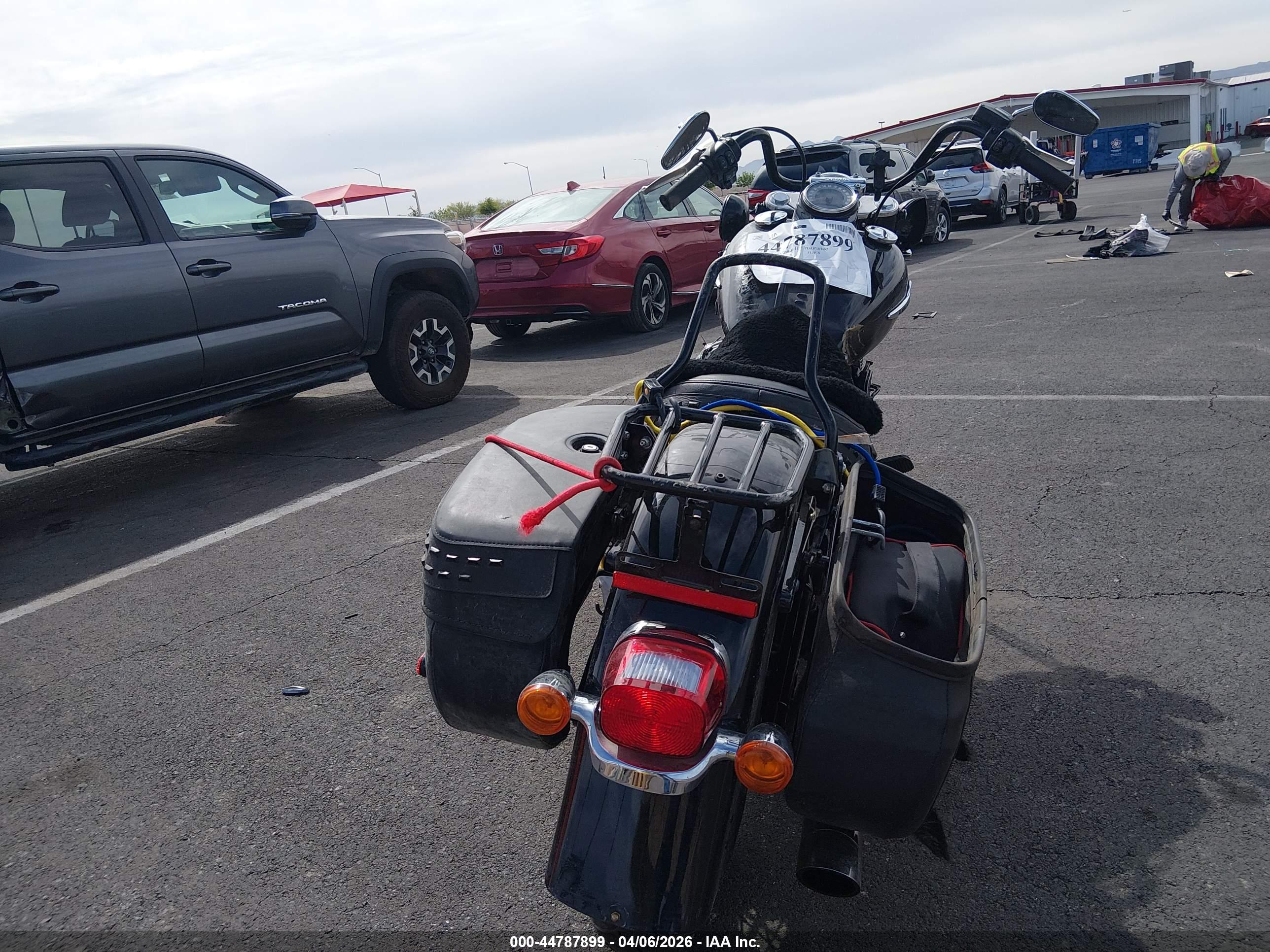HARLEY-DAVIDSON FLHCS image 6
