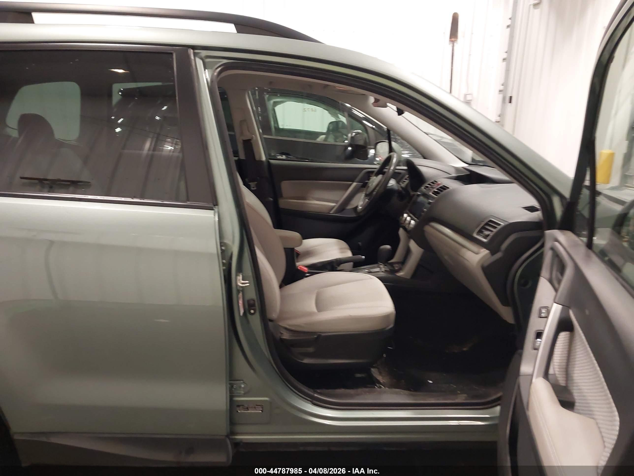 SUBARU FORESTER image 5