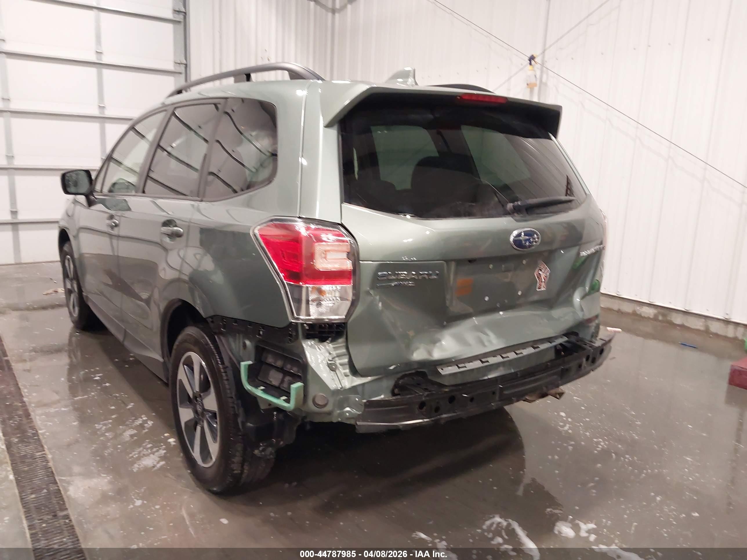 SUBARU FORESTER image 6
