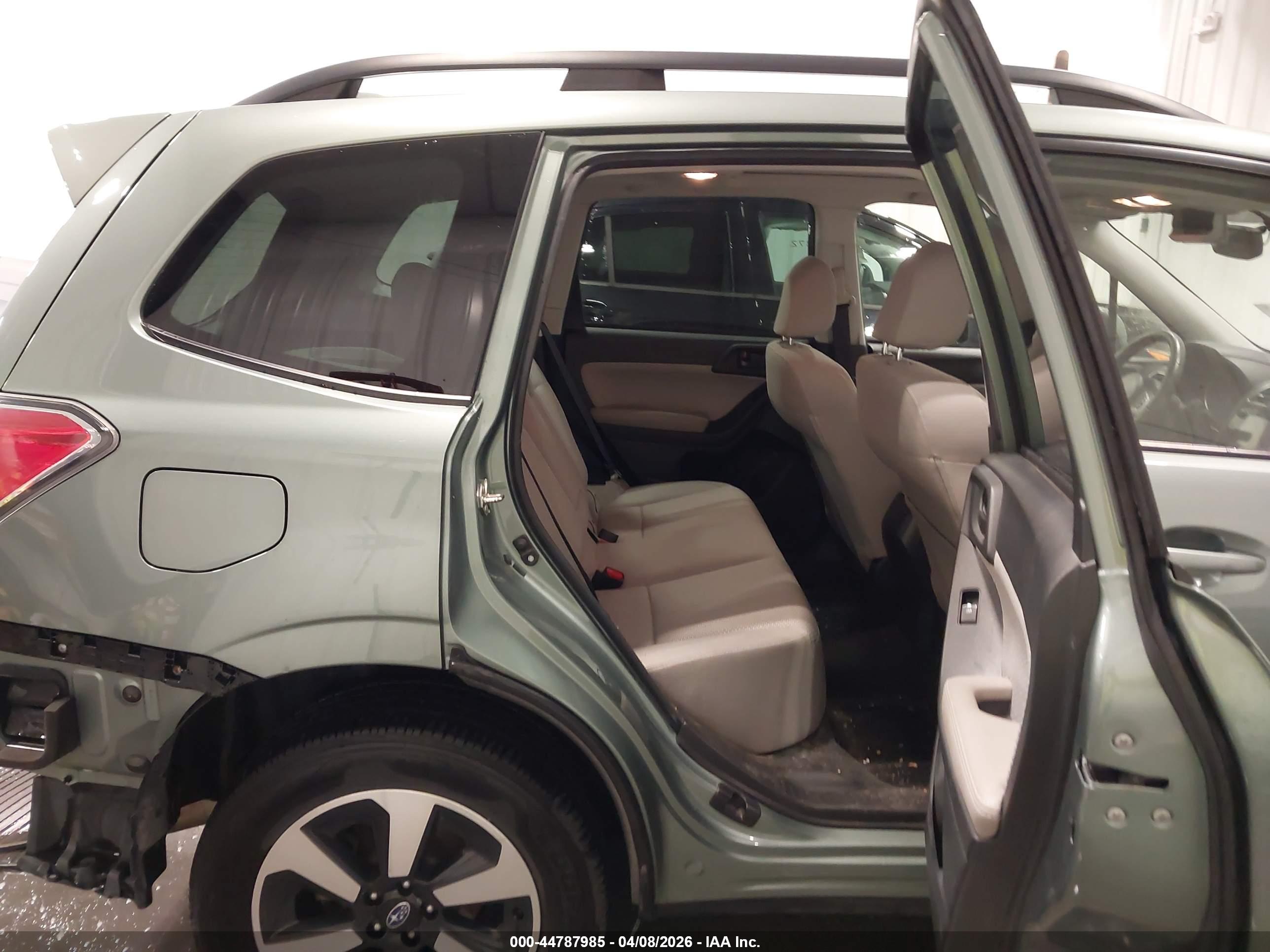 SUBARU FORESTER image 8