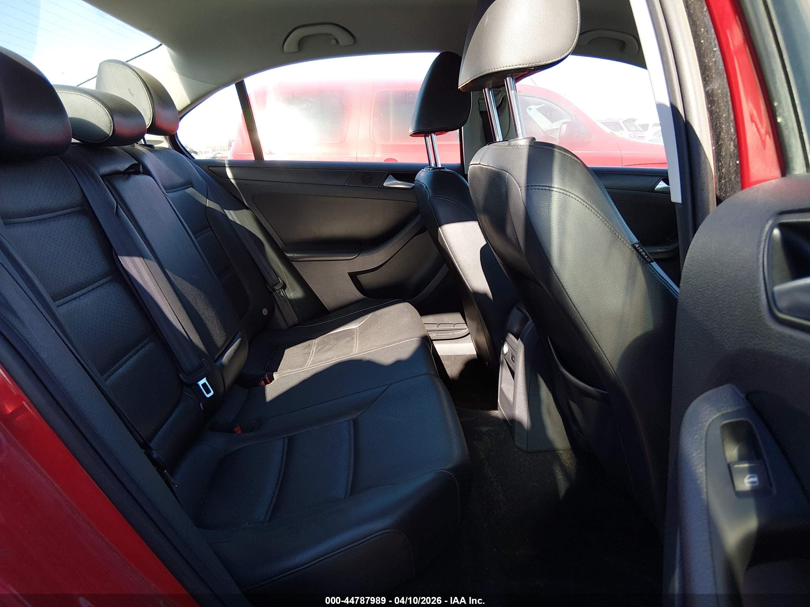 VOLKSWAGEN JETTA image 8