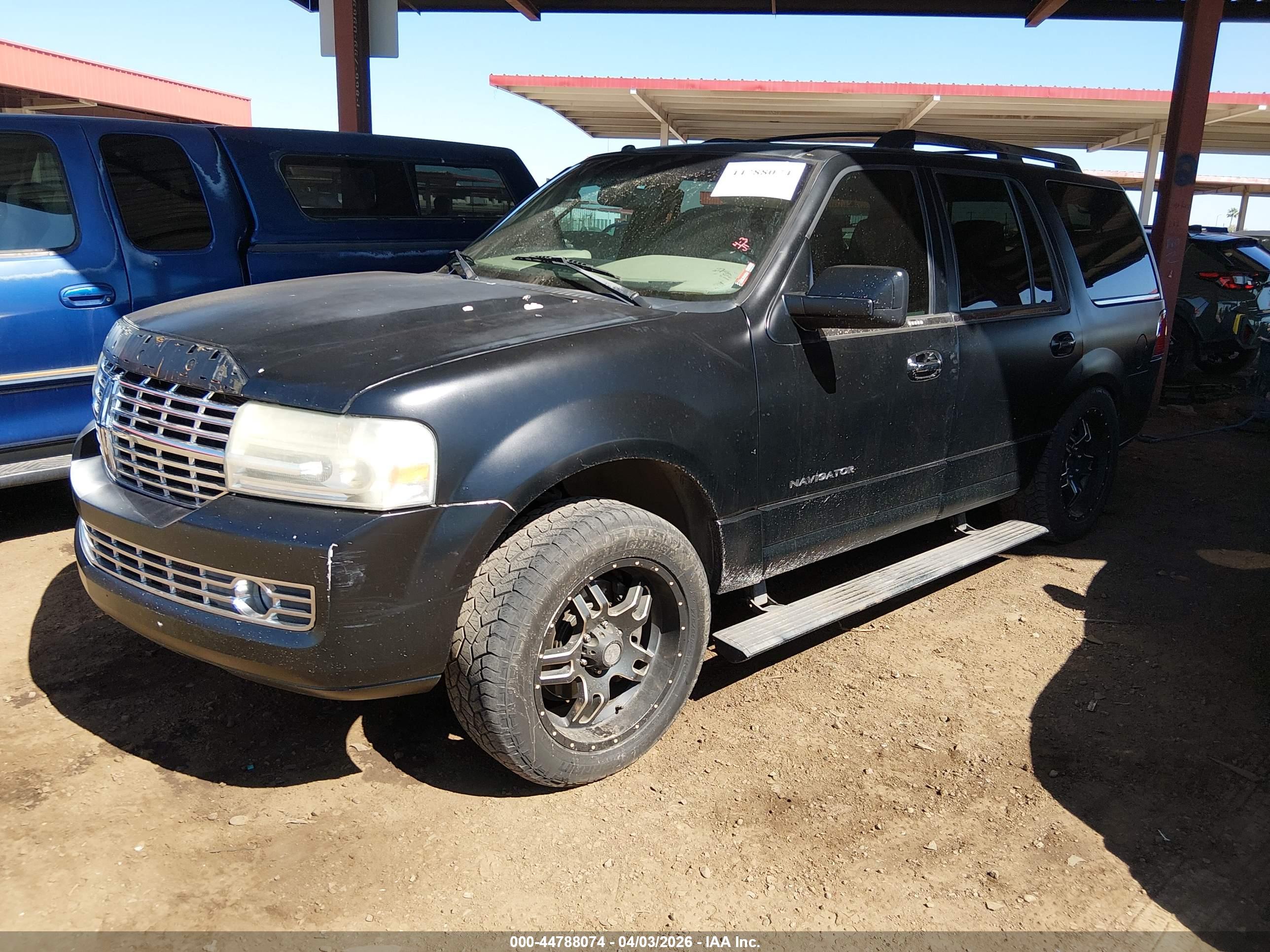 LINCOLN NAVIGATOR image 2