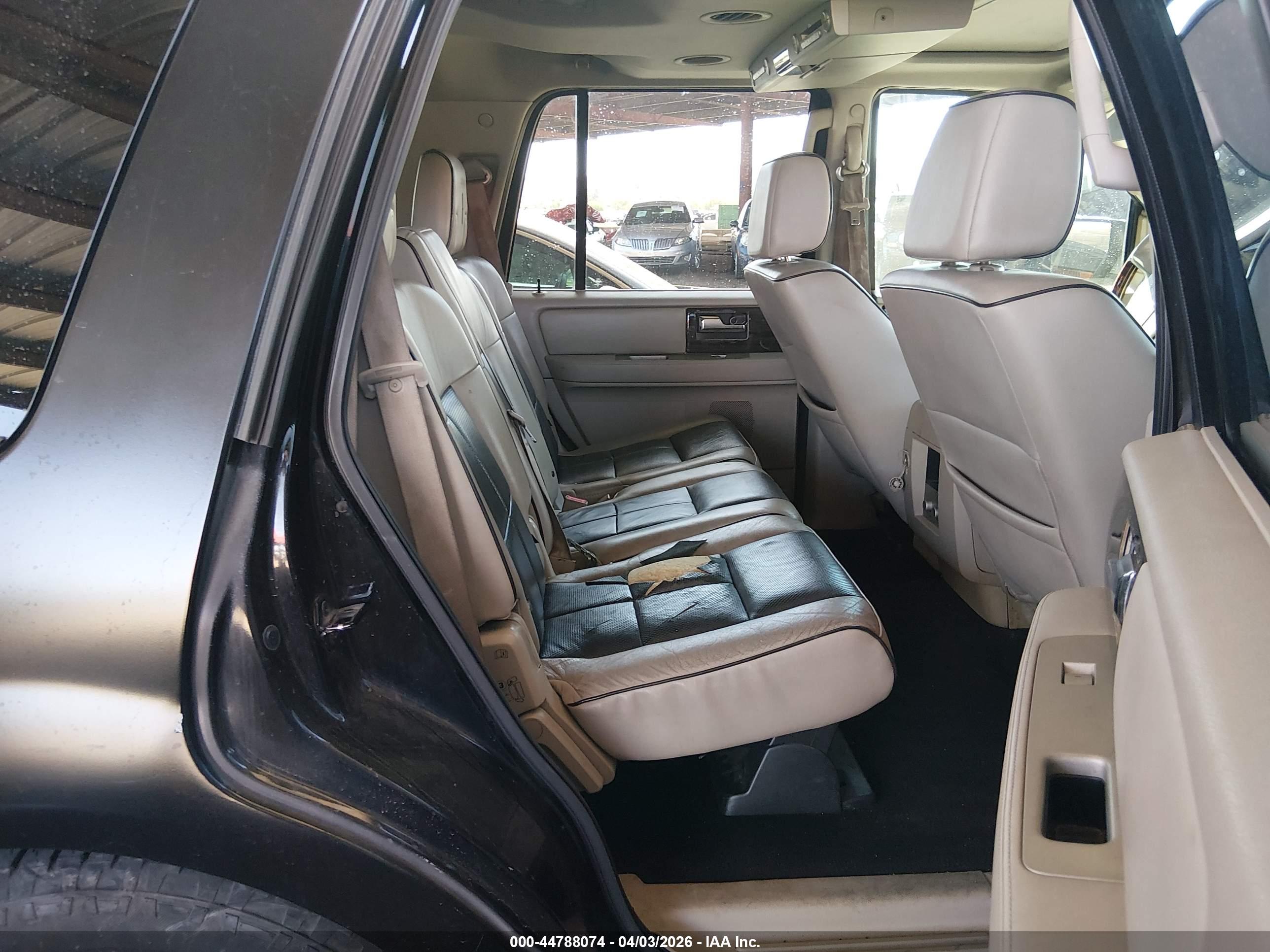 LINCOLN NAVIGATOR image 8
