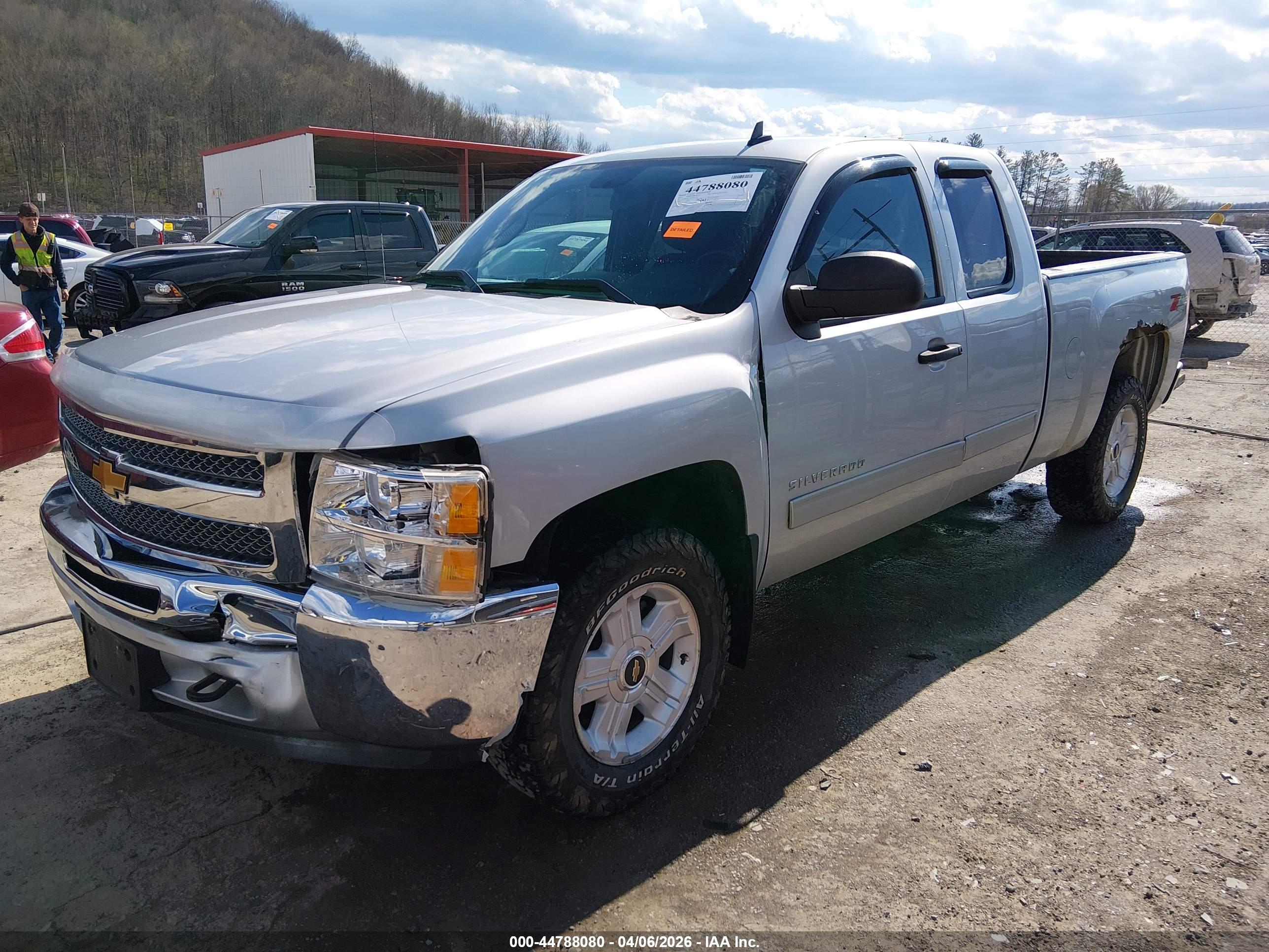 CHEVROLET SILVERADO image 2