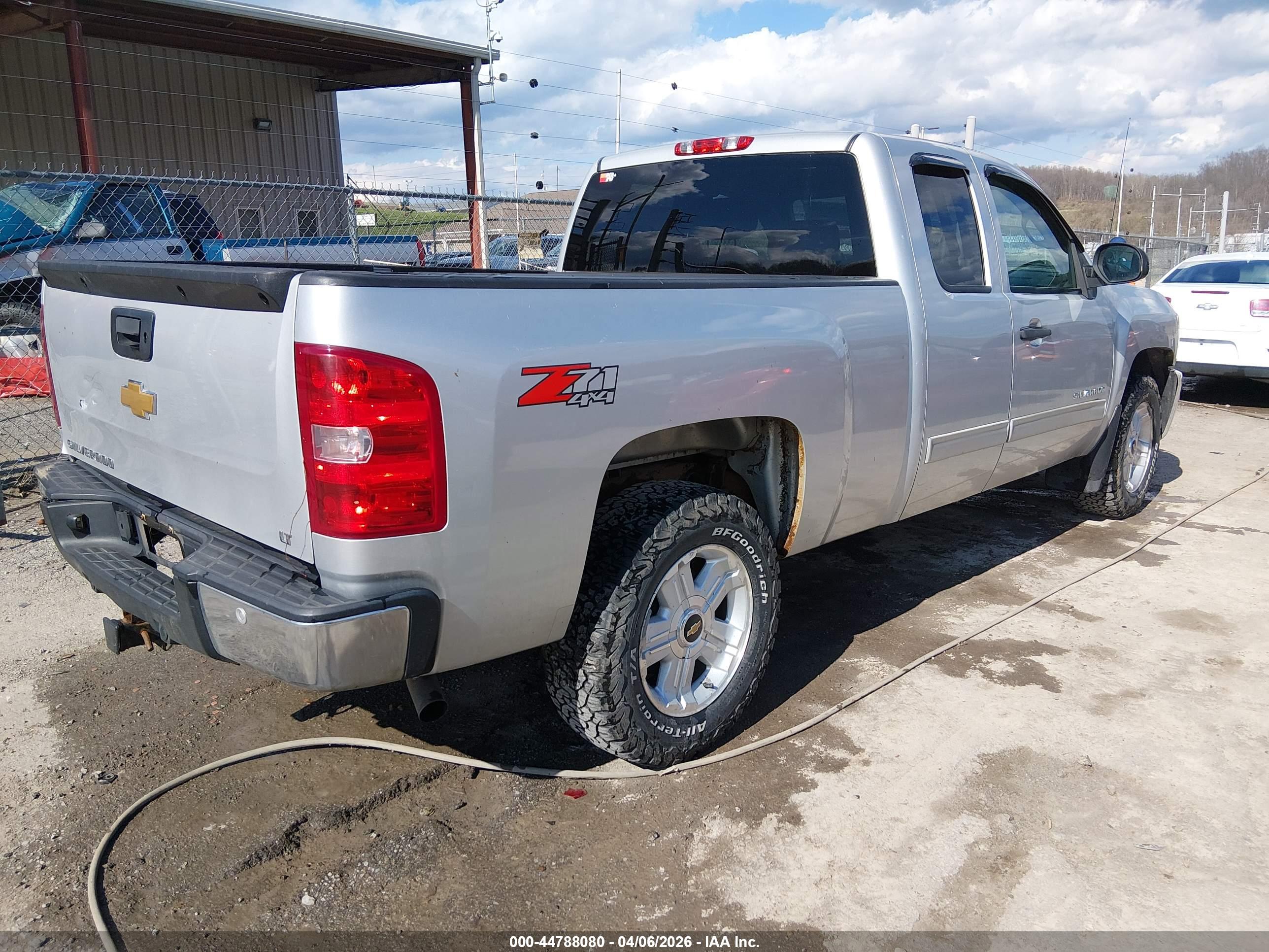 CHEVROLET SILVERADO image 4