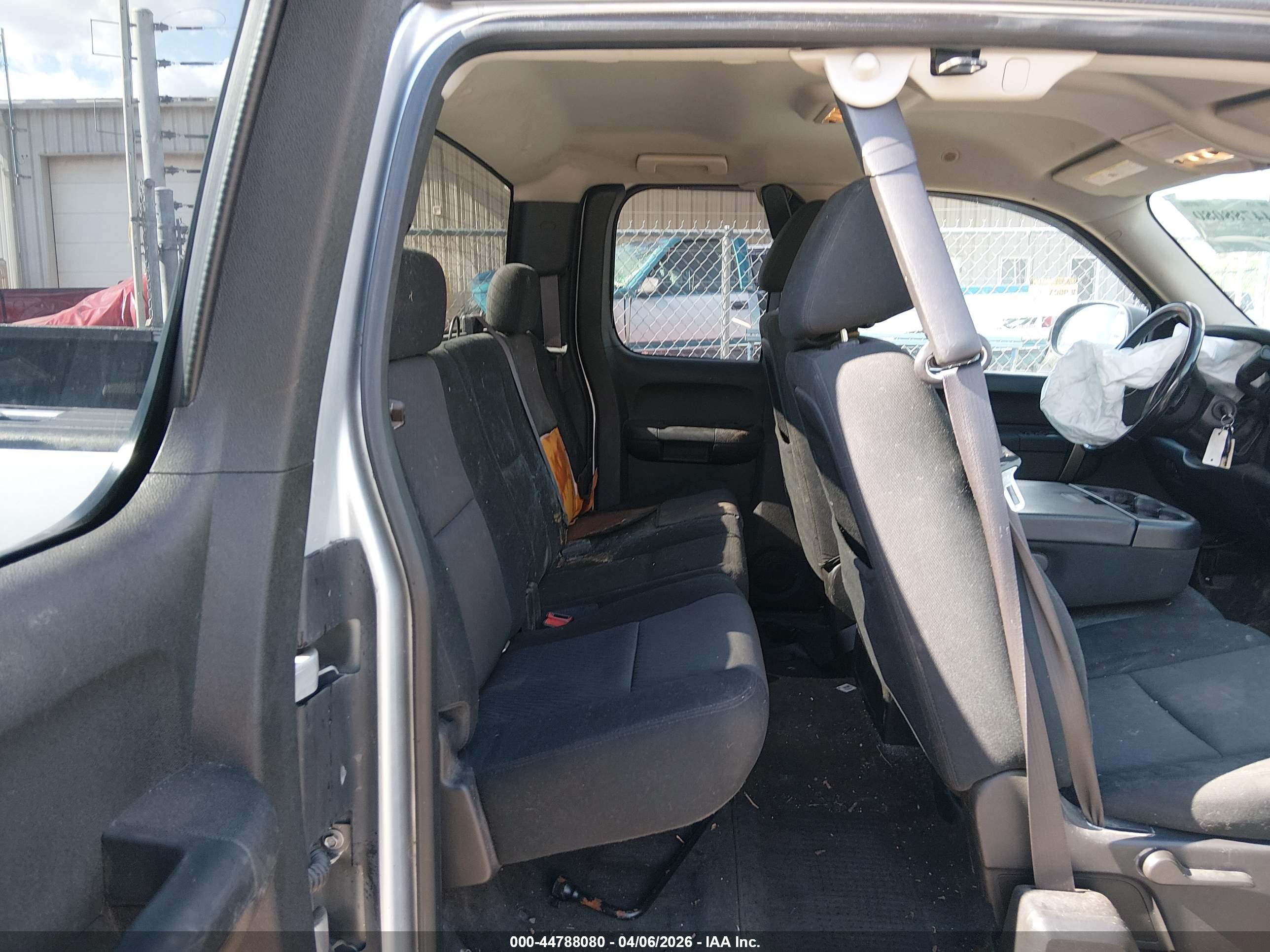 CHEVROLET SILVERADO image 8