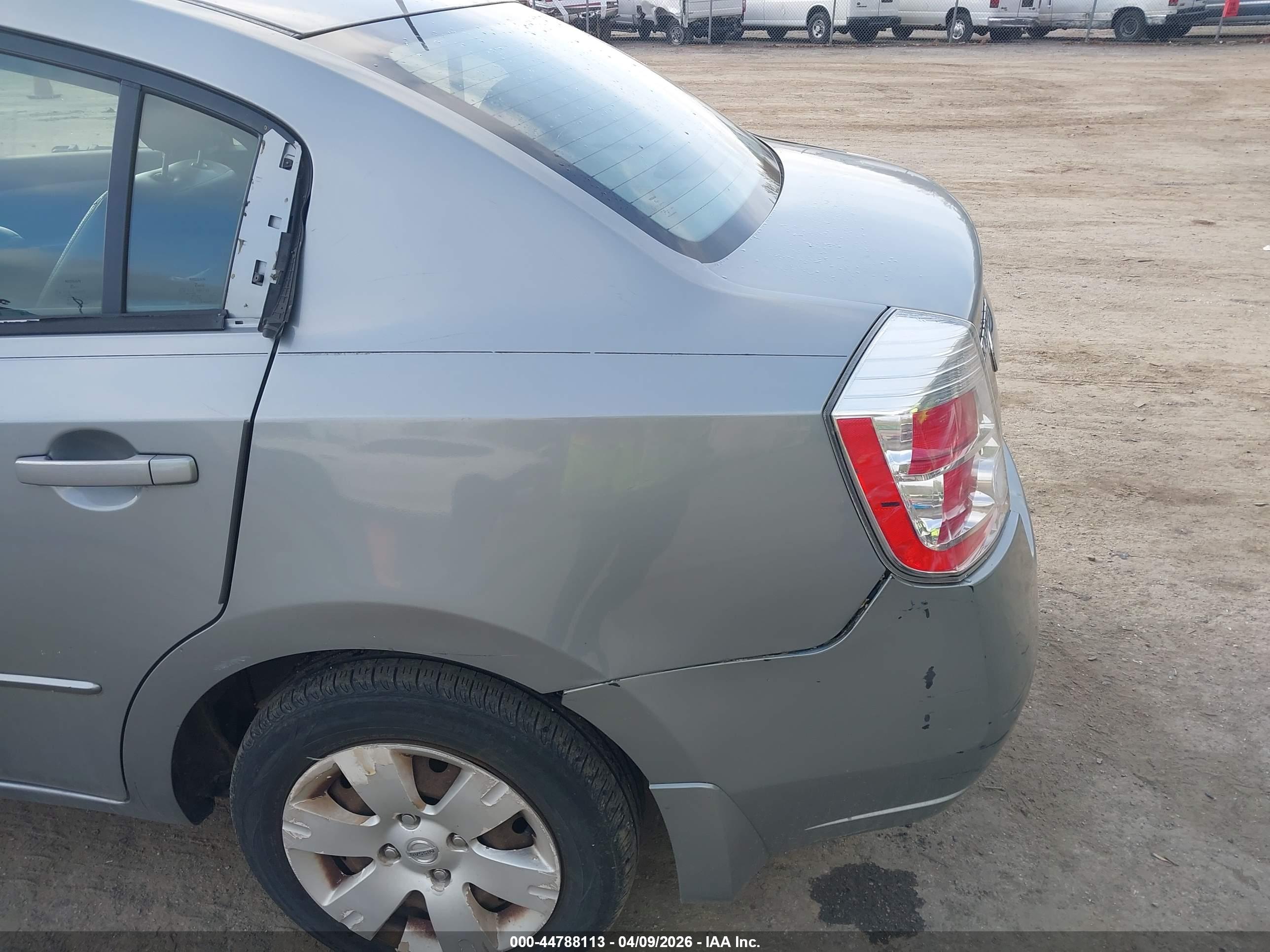 NISSAN SENTRA image 6