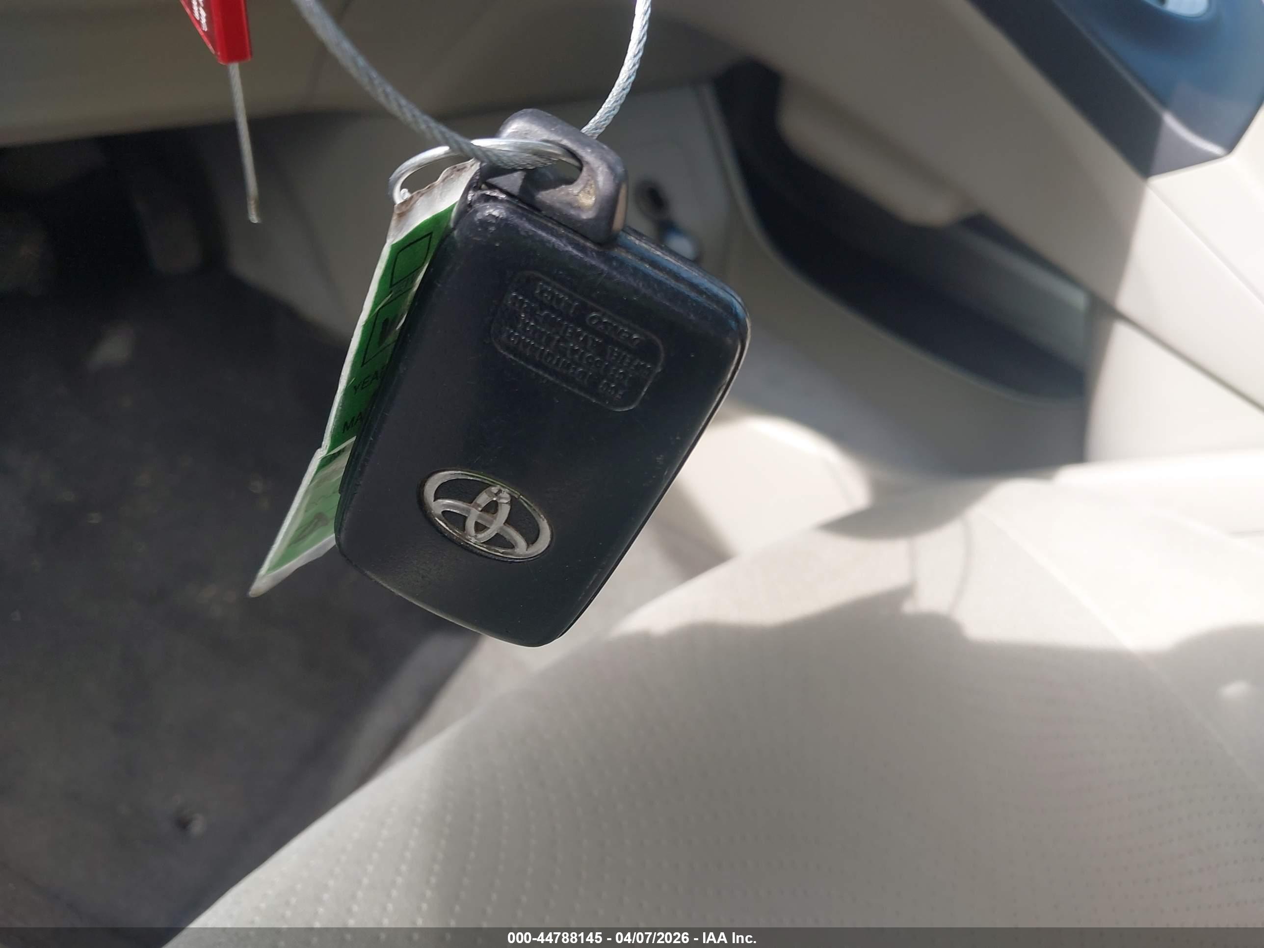 TOYOTA PRIUS image 11