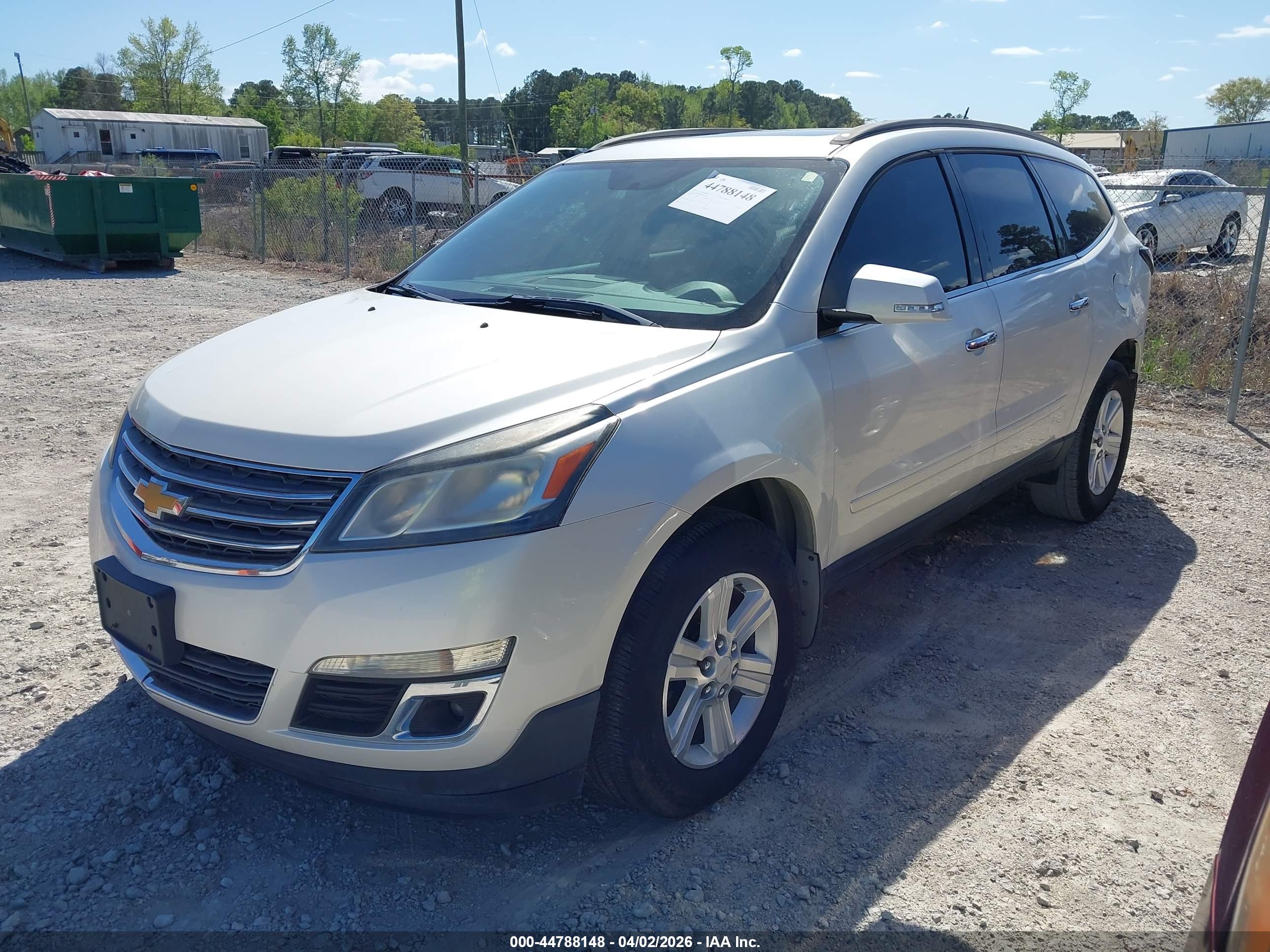 CHEVROLET TRAVERSE image 2