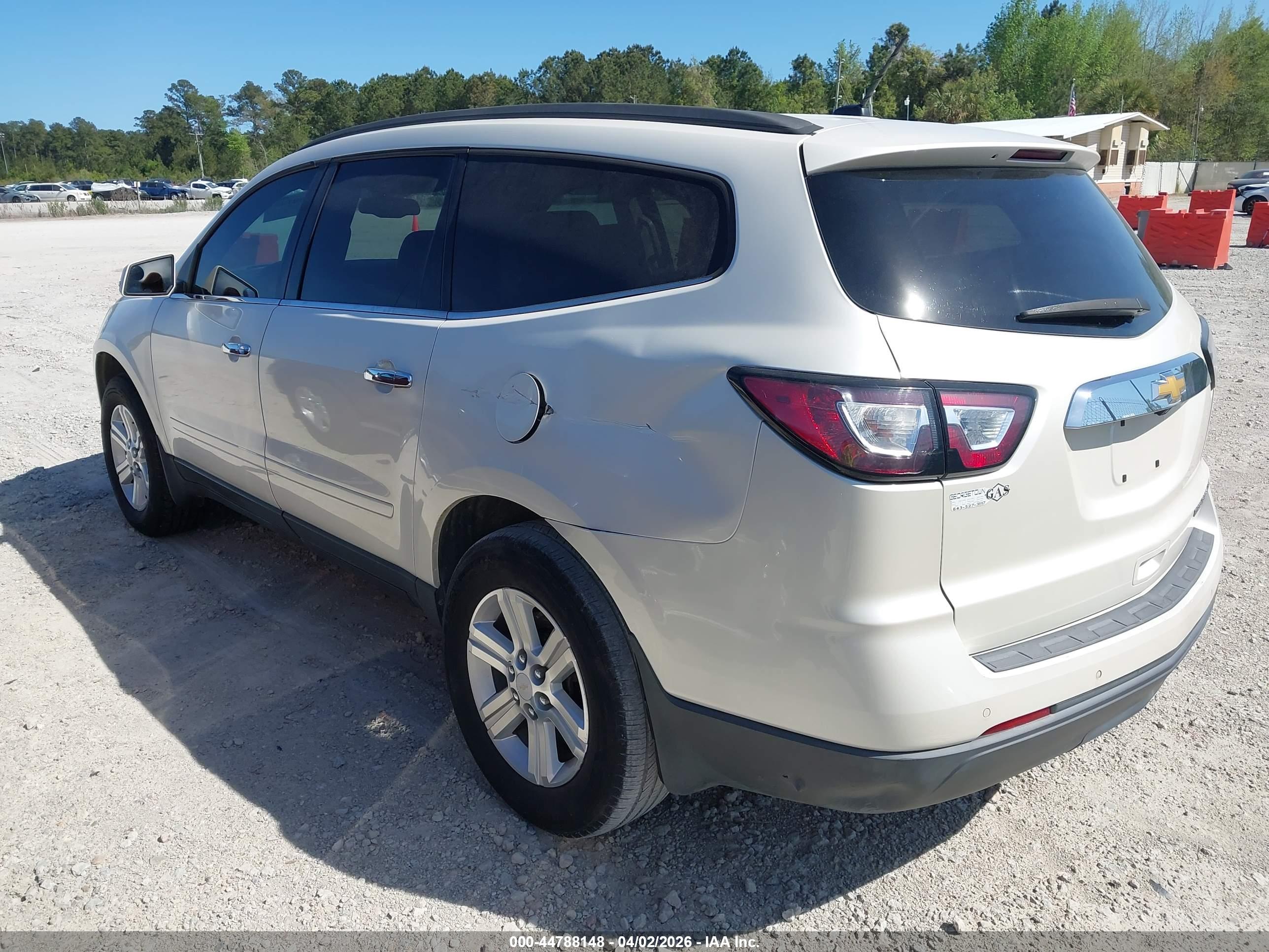 CHEVROLET TRAVERSE image 3