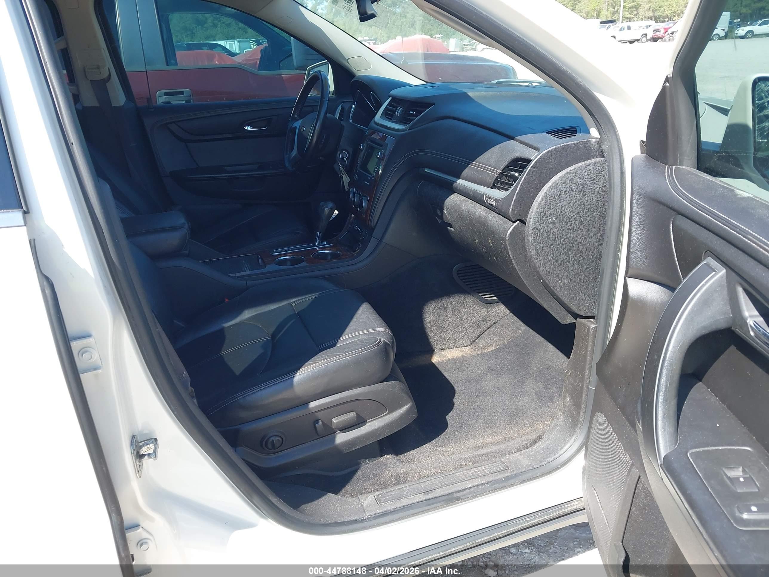 CHEVROLET TRAVERSE image 5
