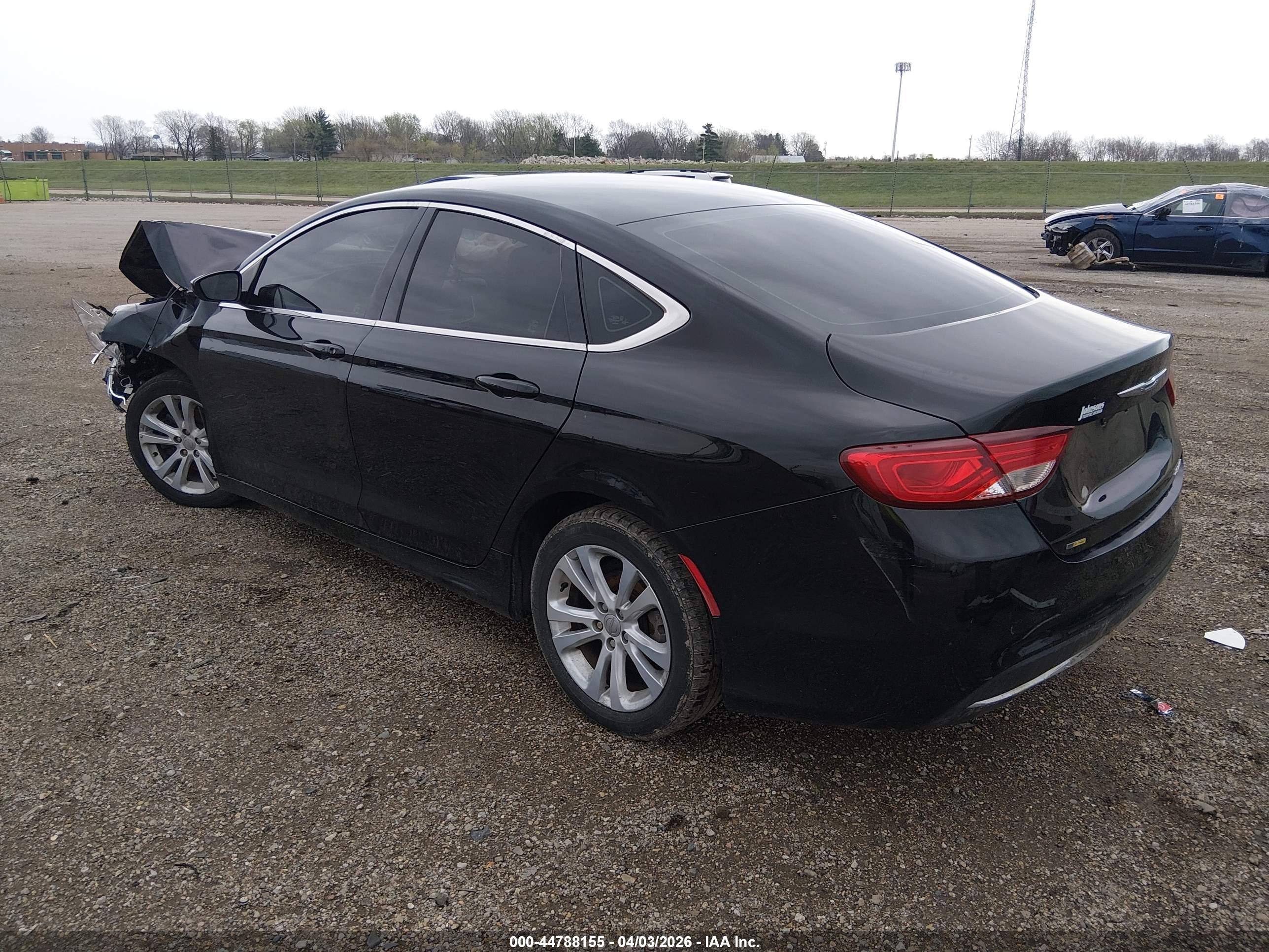 CHRYSLER 200 image 3