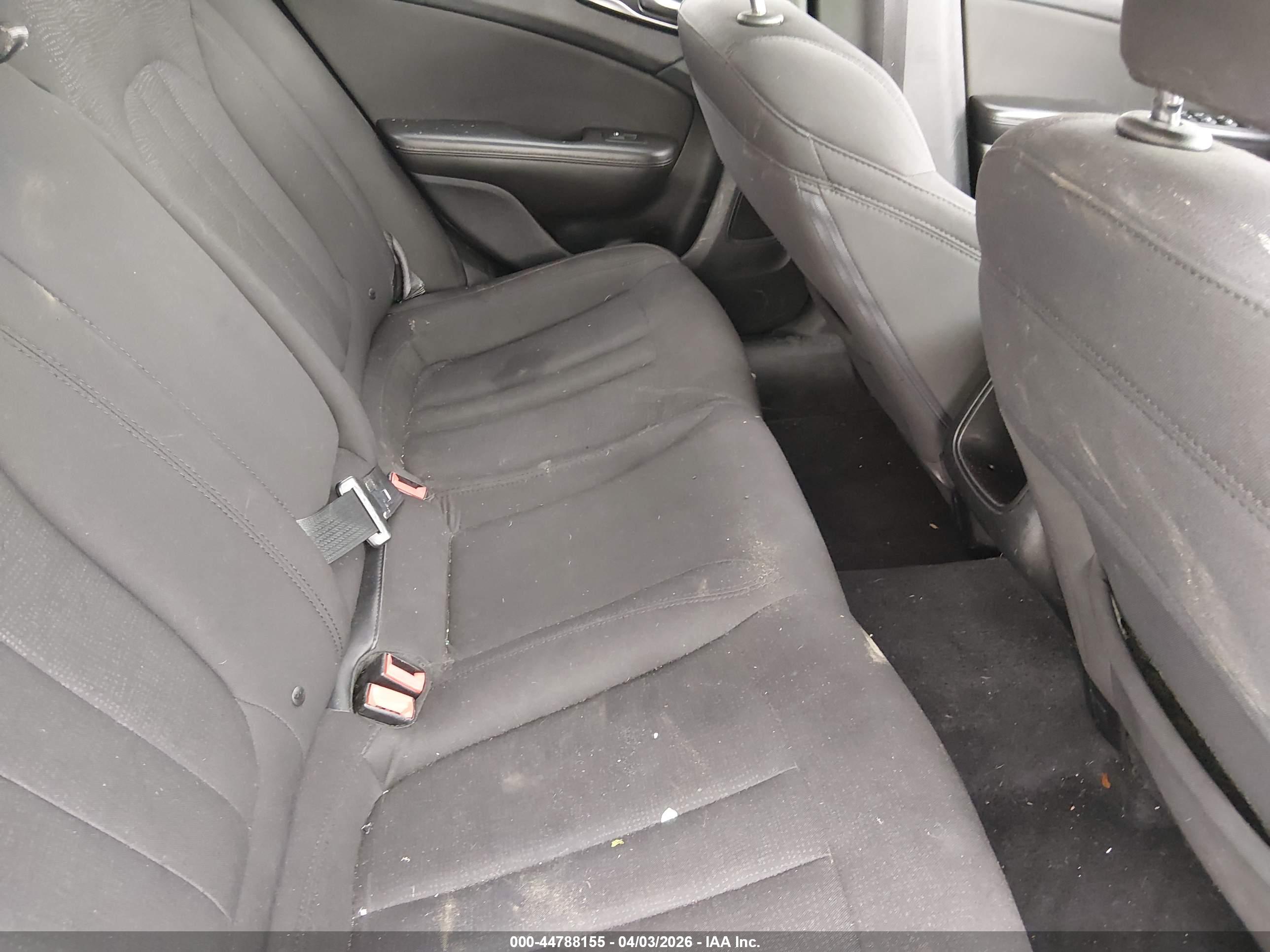 CHRYSLER 200 image 8