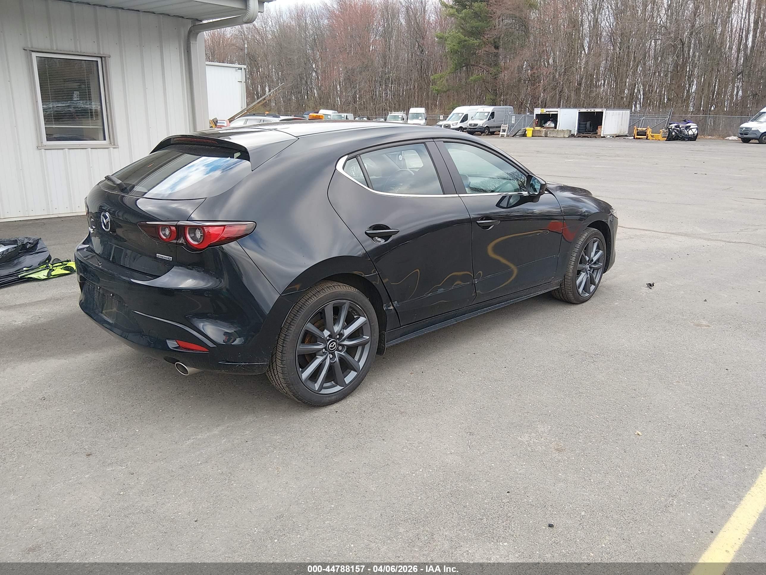 MAZDA MAZDA3 image 4