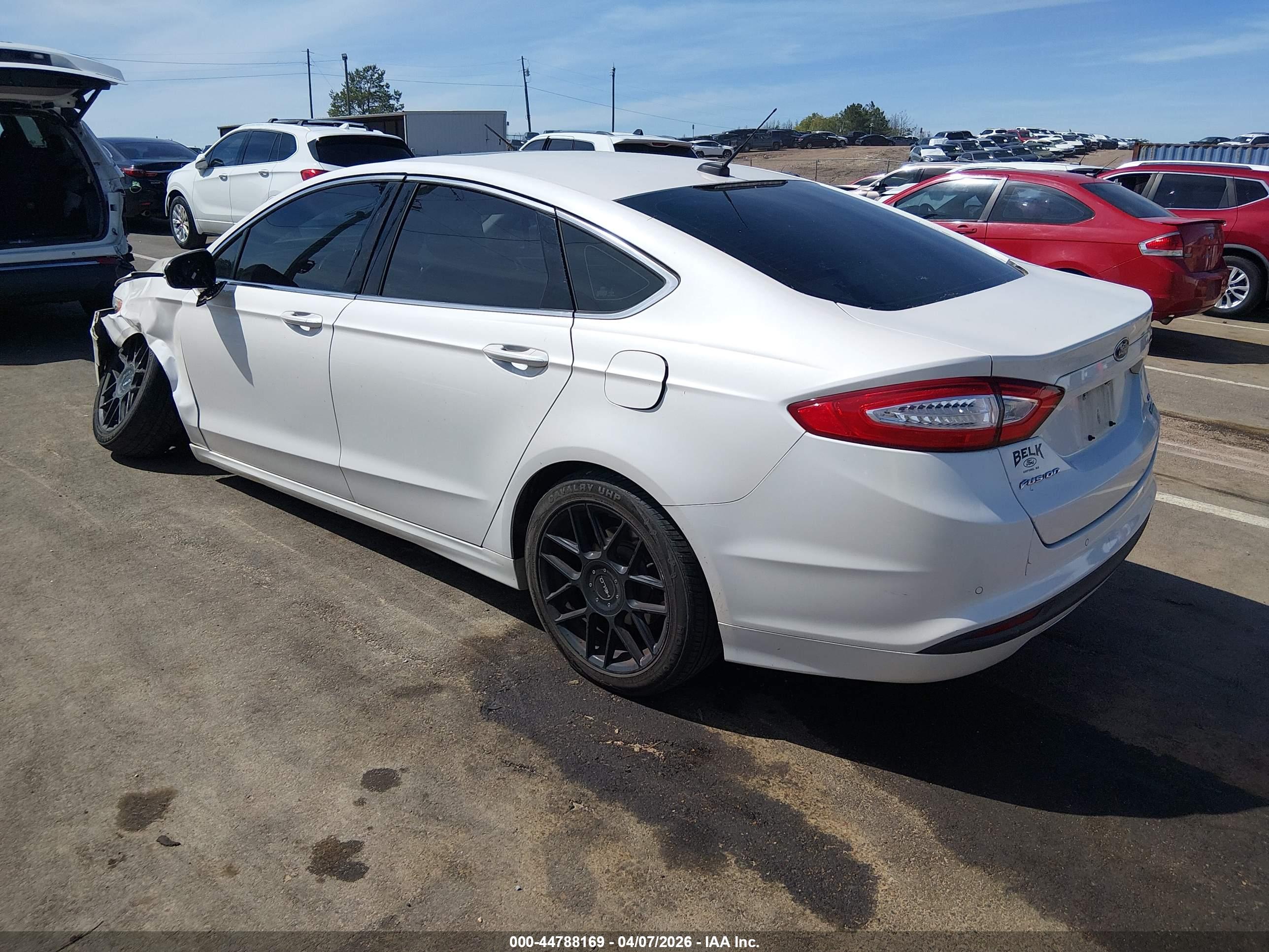 FORD FUSION image 3