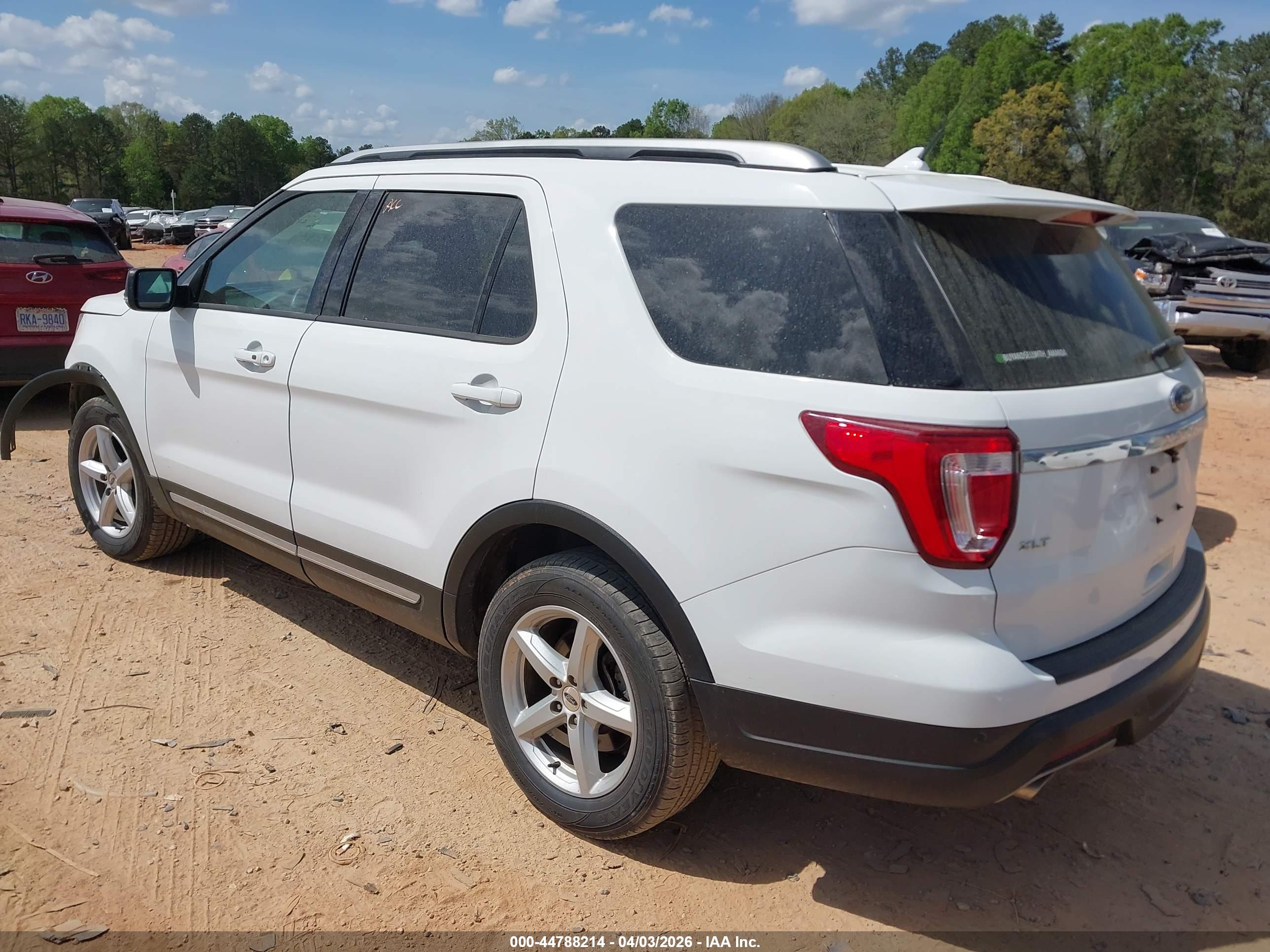 FORD EXPLORER image 3
