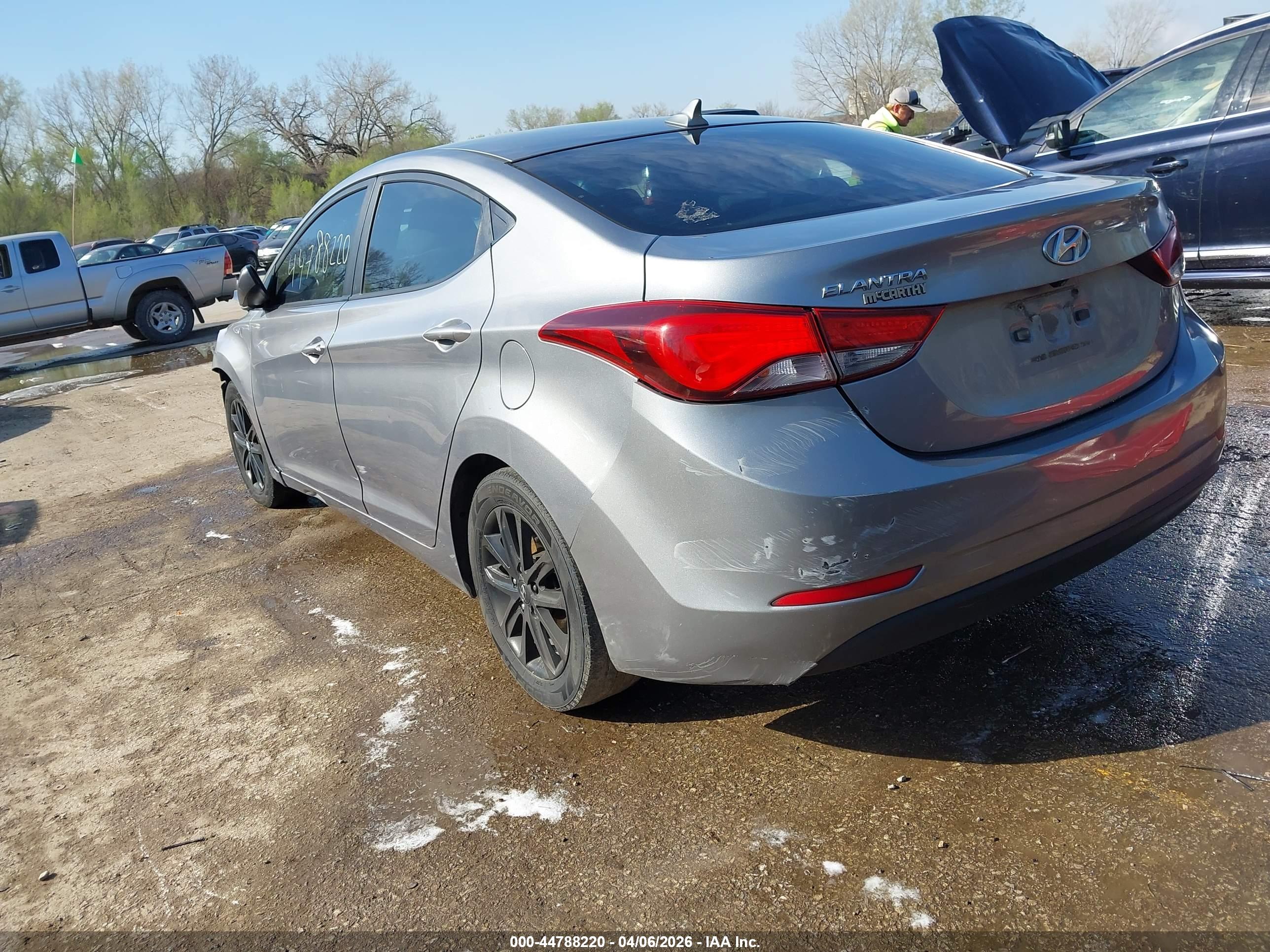 HYUNDAI ELANTRA image 3