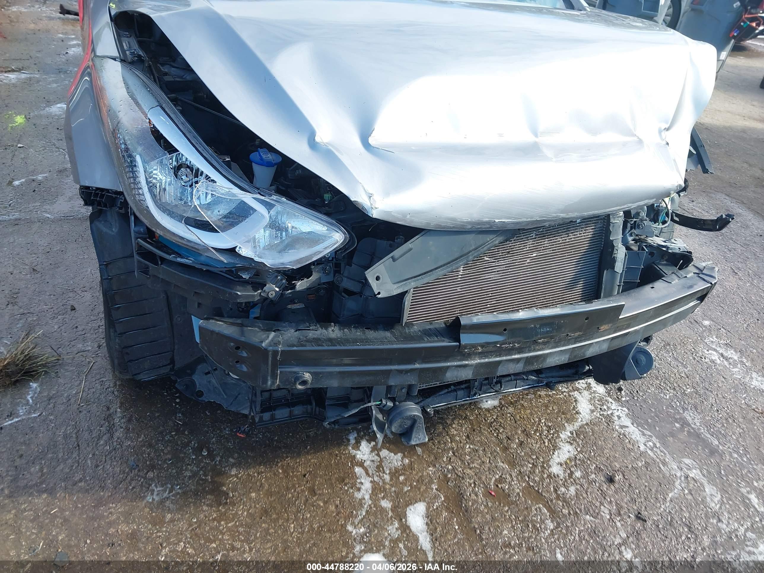 HYUNDAI ELANTRA image 6