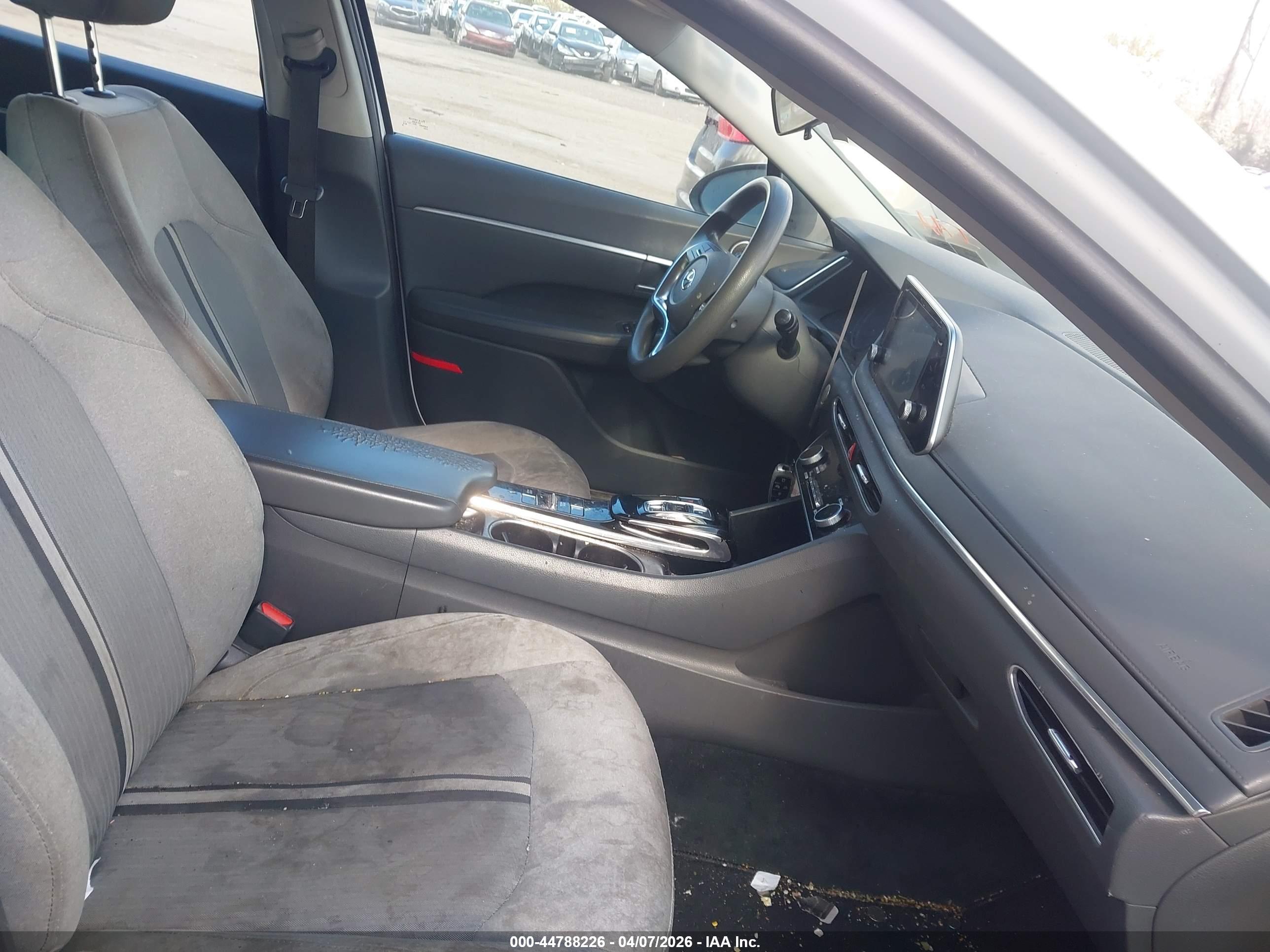 HYUNDAI SONATA image 5