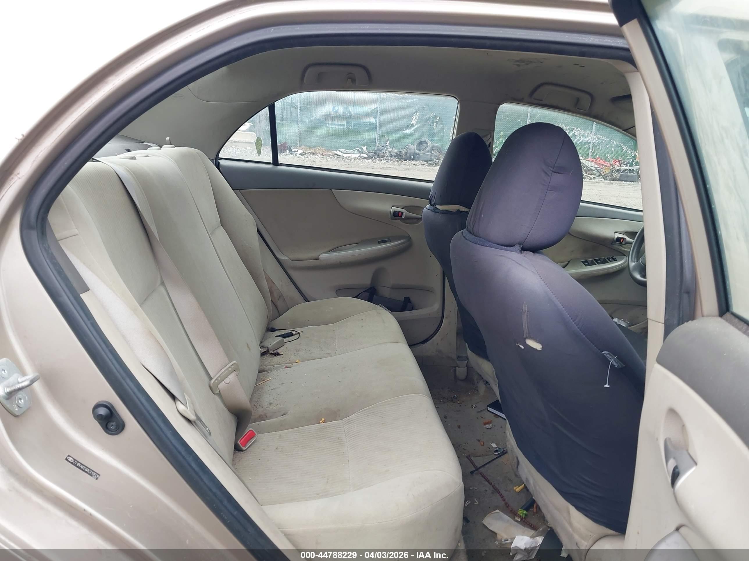 TOYOTA COROLLA image 8