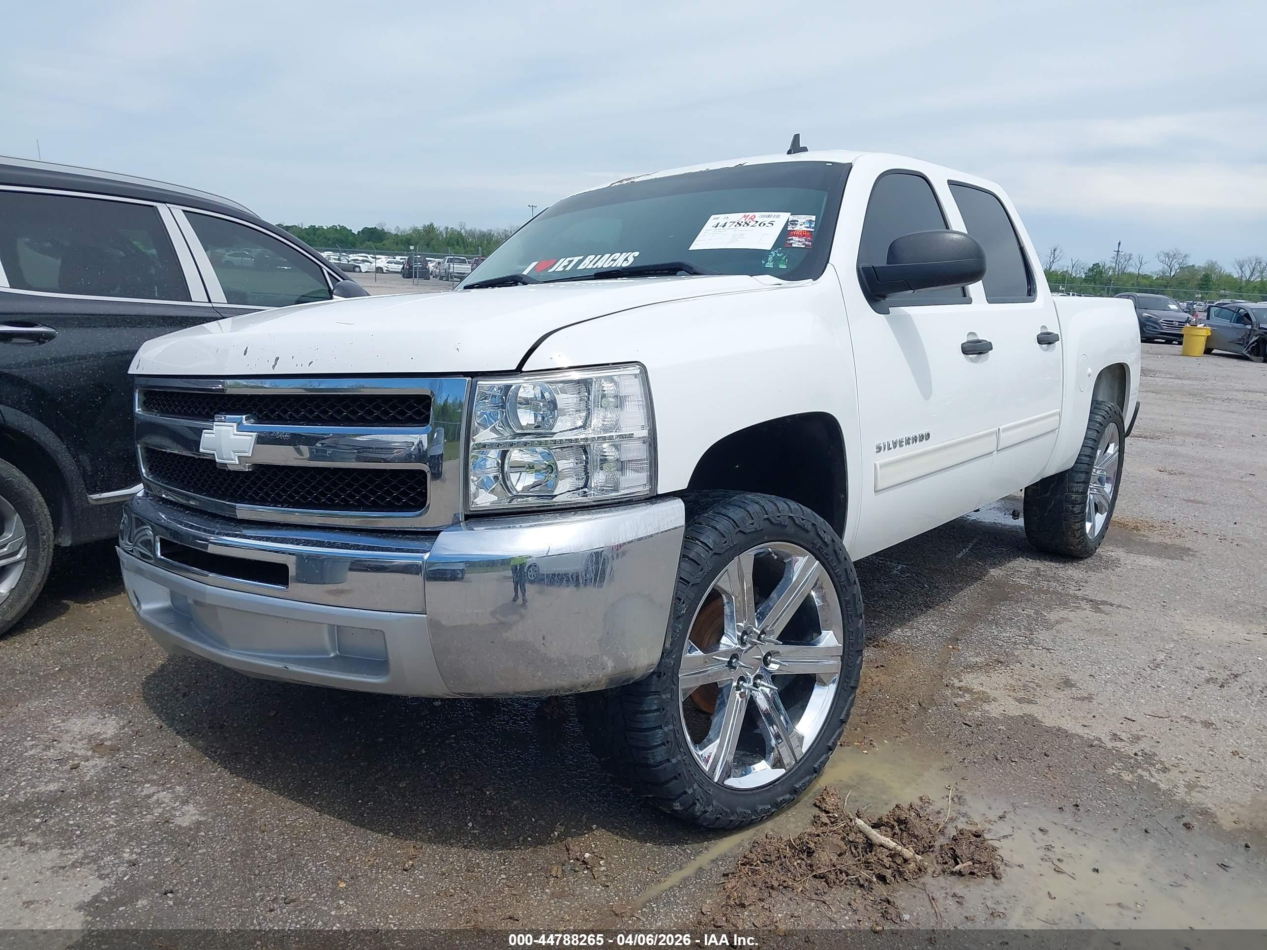 CHEVROLET SILVERADO image 2