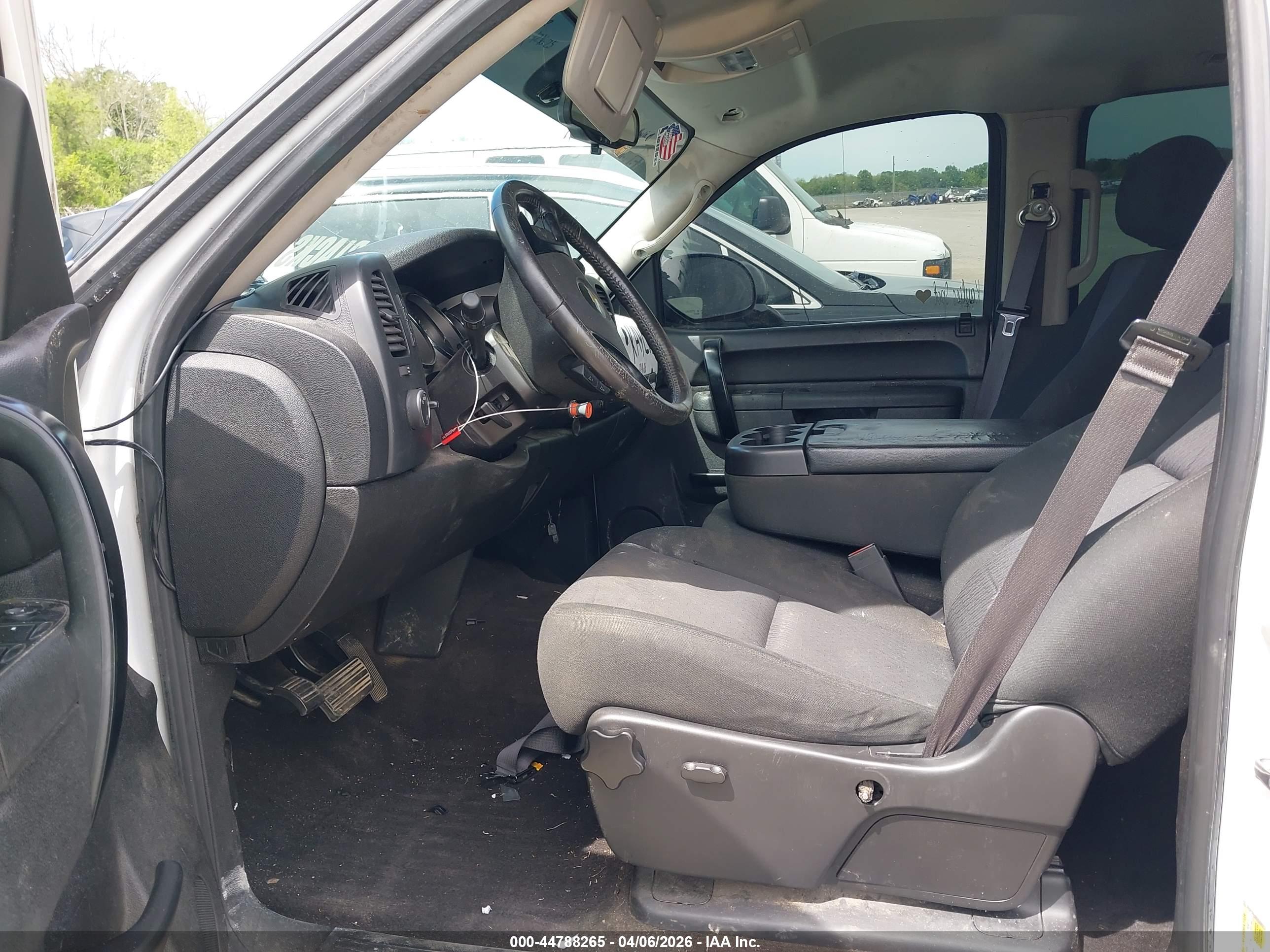 CHEVROLET SILVERADO image 5