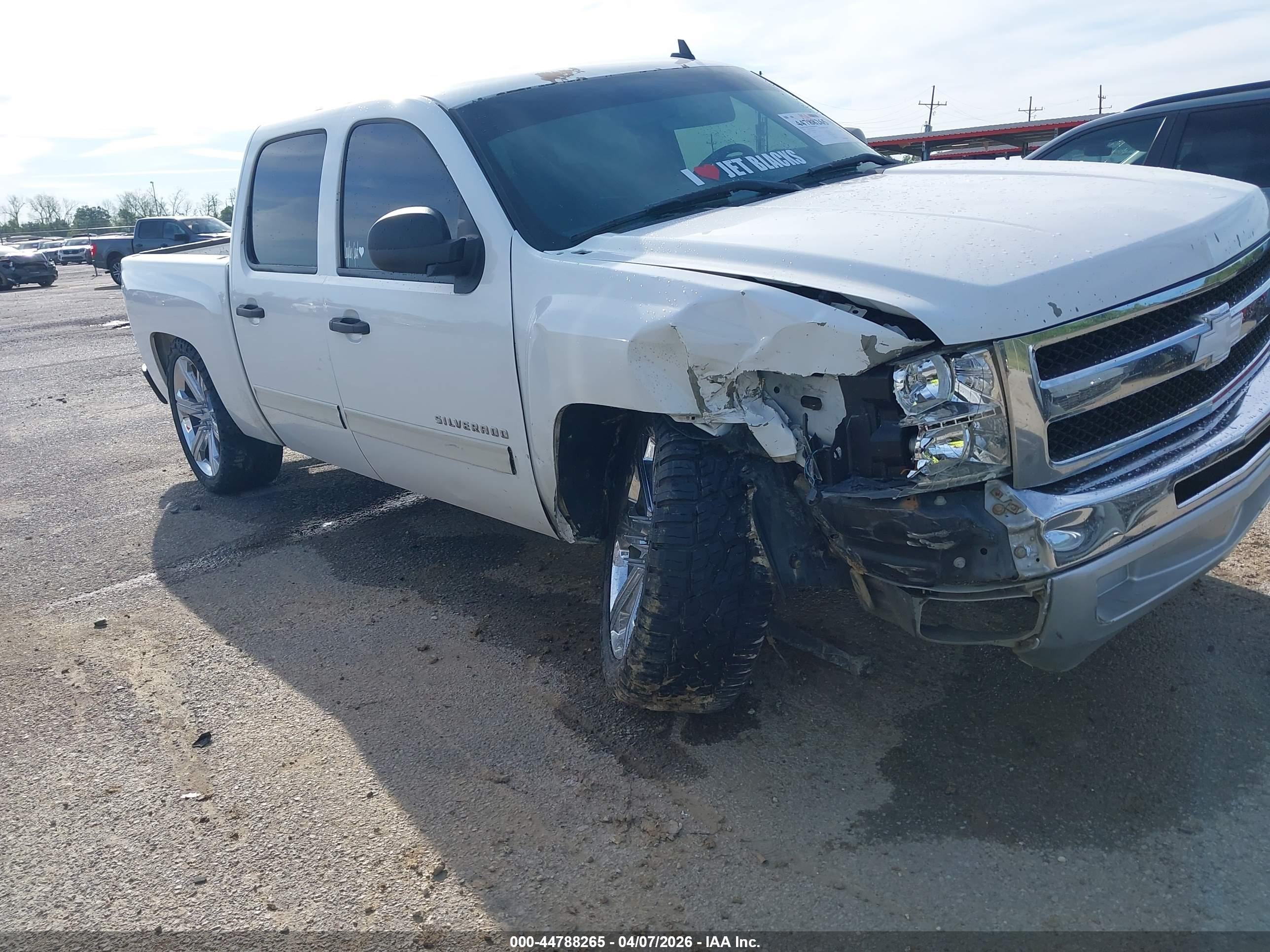 CHEVROLET SILVERADO image 6