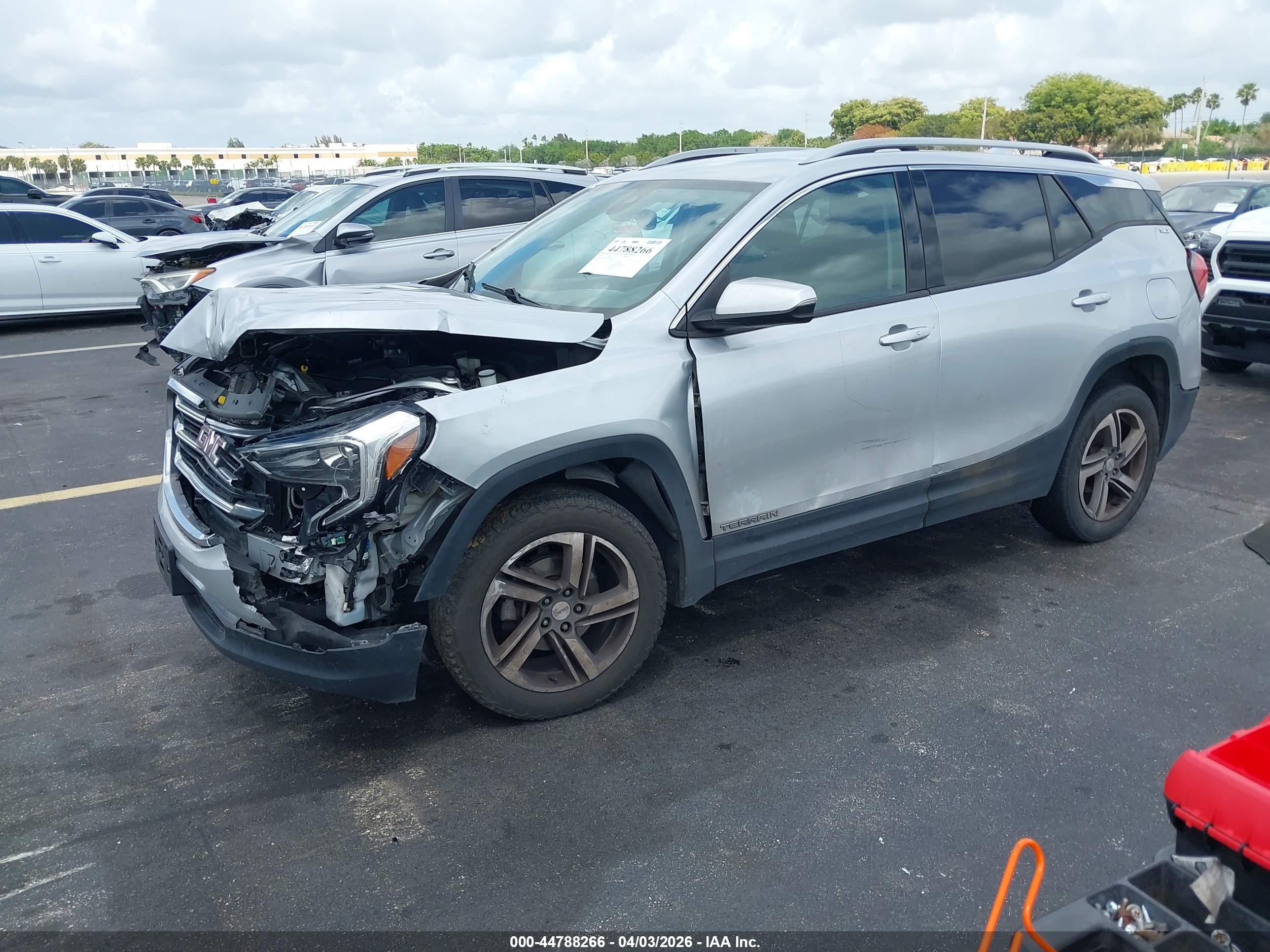 GMC TERRAIN image 2