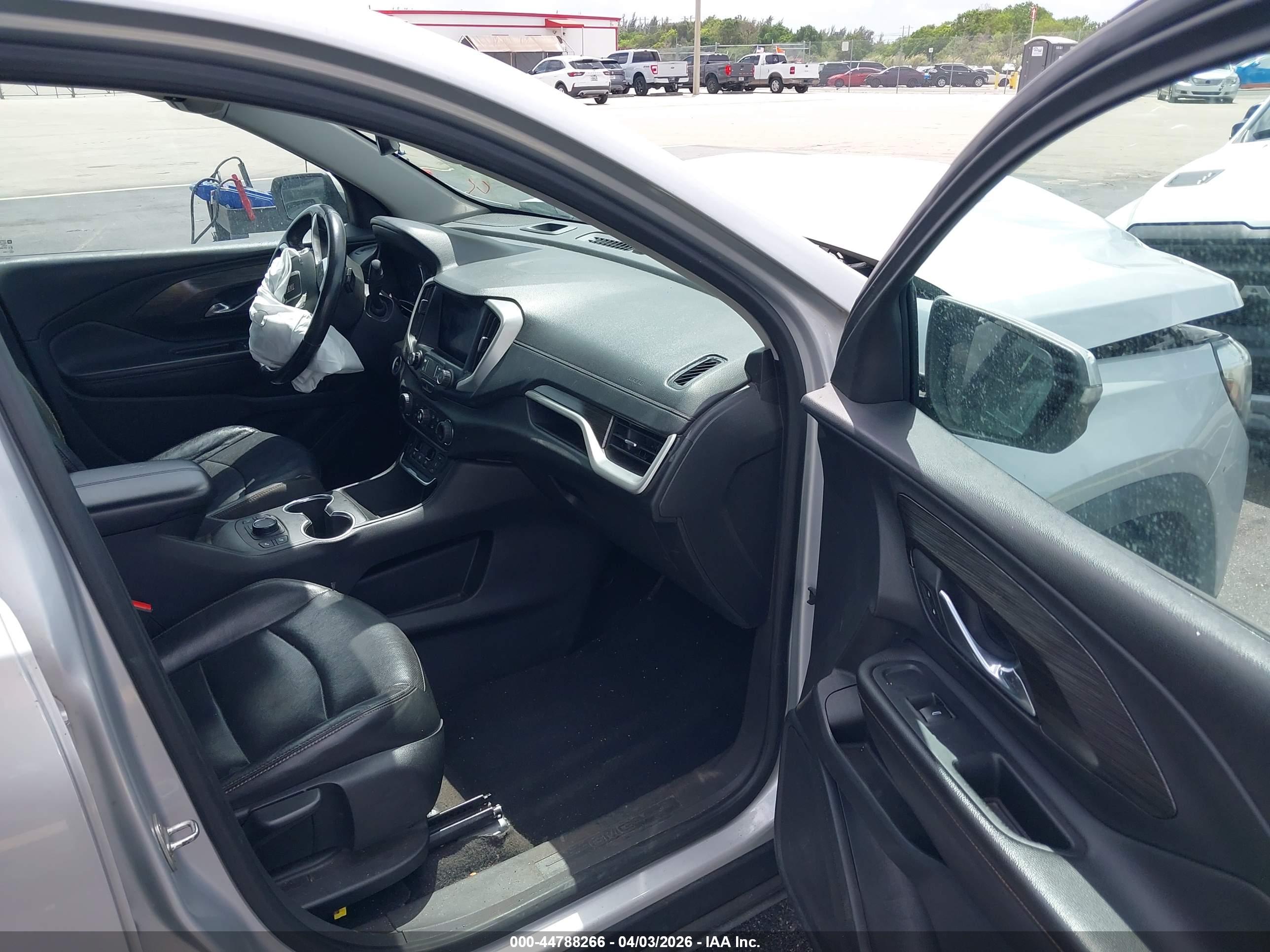 GMC TERRAIN image 5