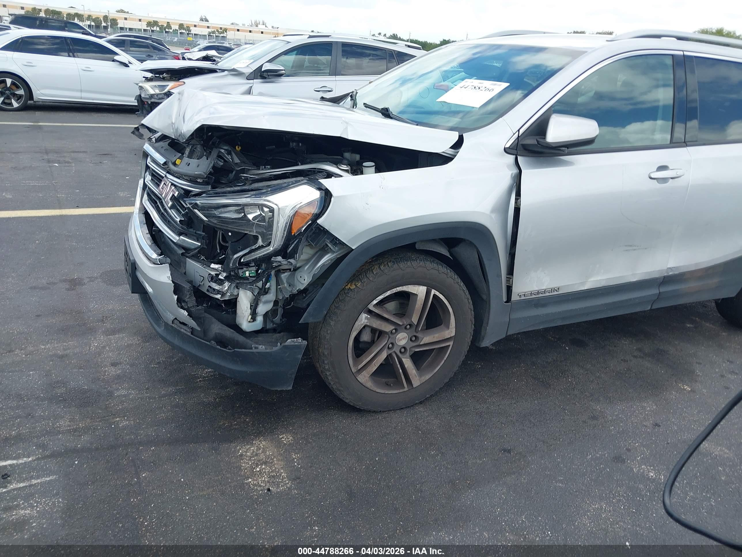 GMC TERRAIN image 6