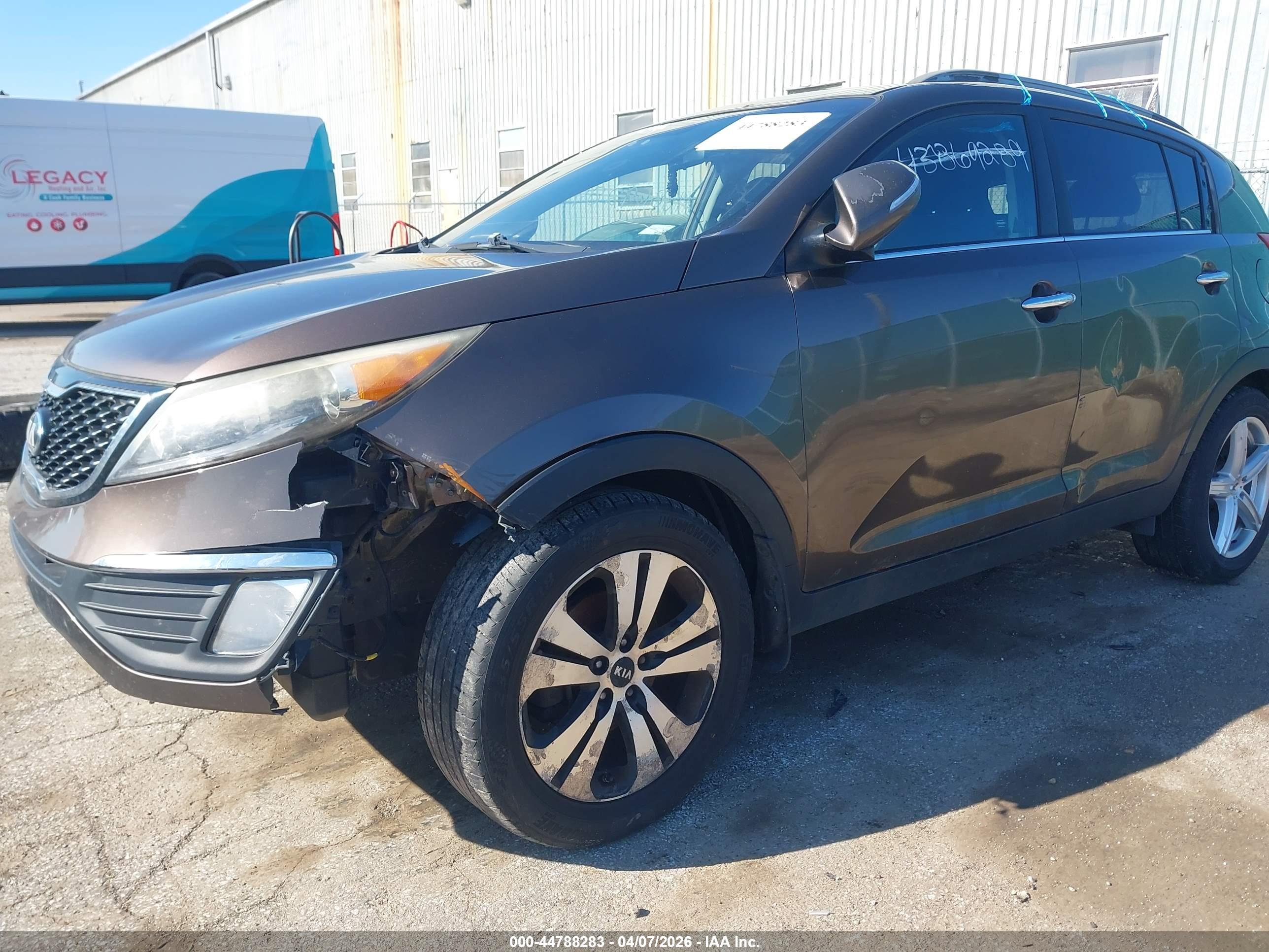 KIA SPORTAGE image 6