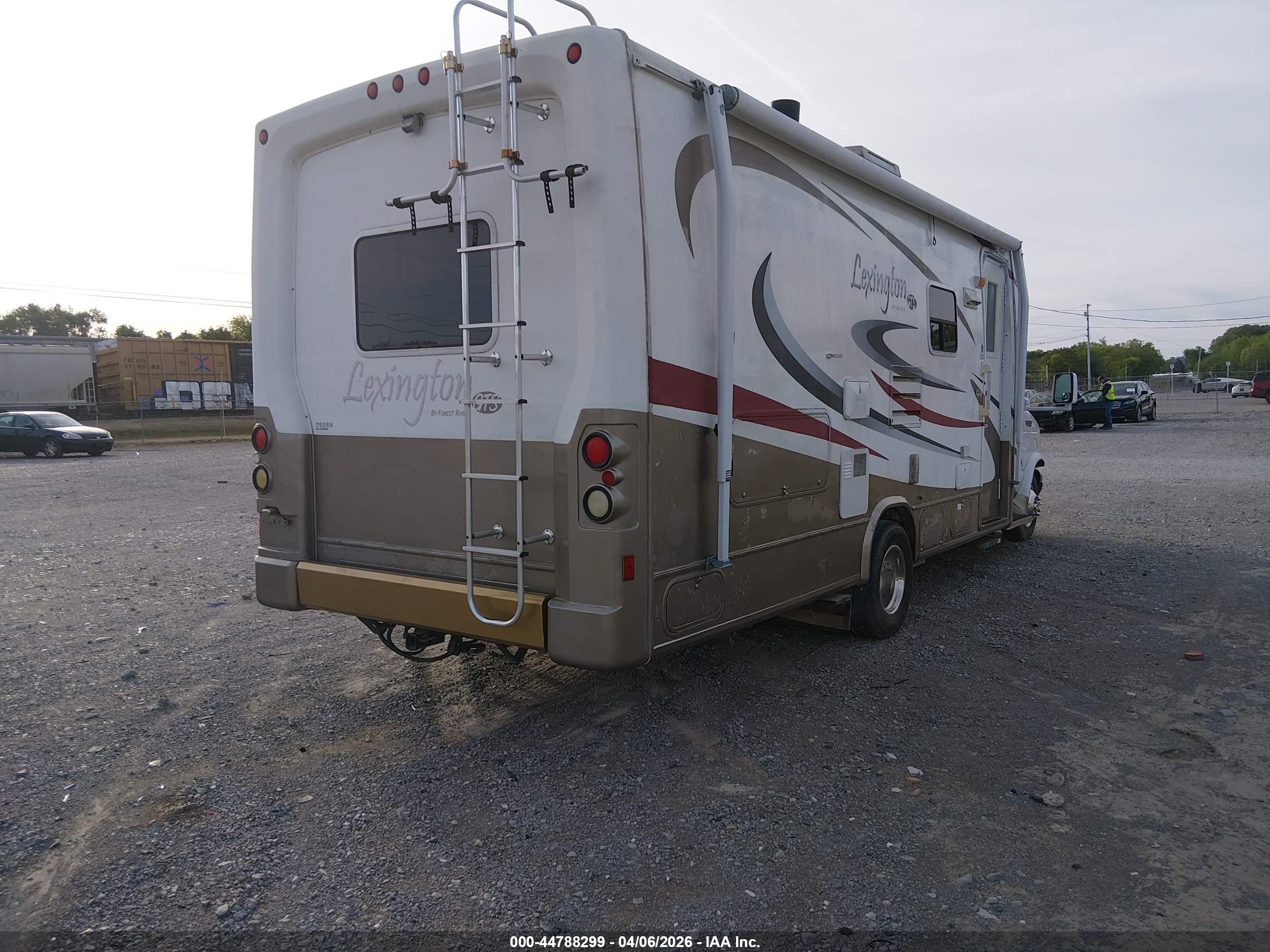 FORD E-450 image 4
