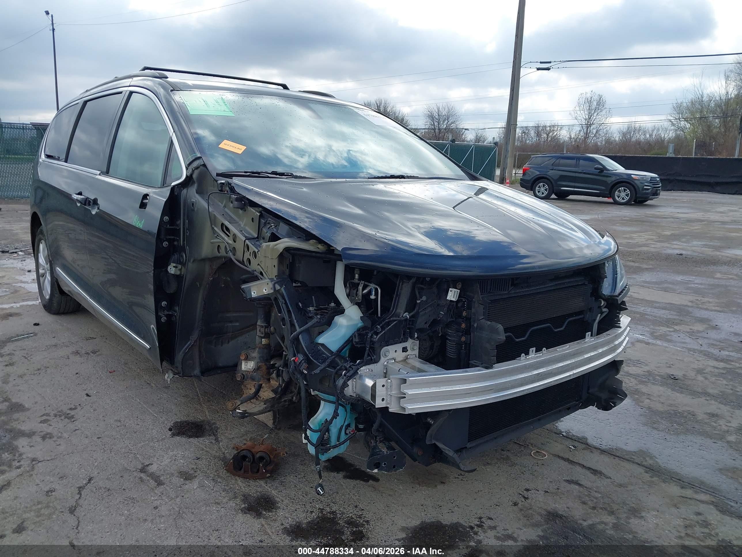 CHRYSLER PACIFICA image 6