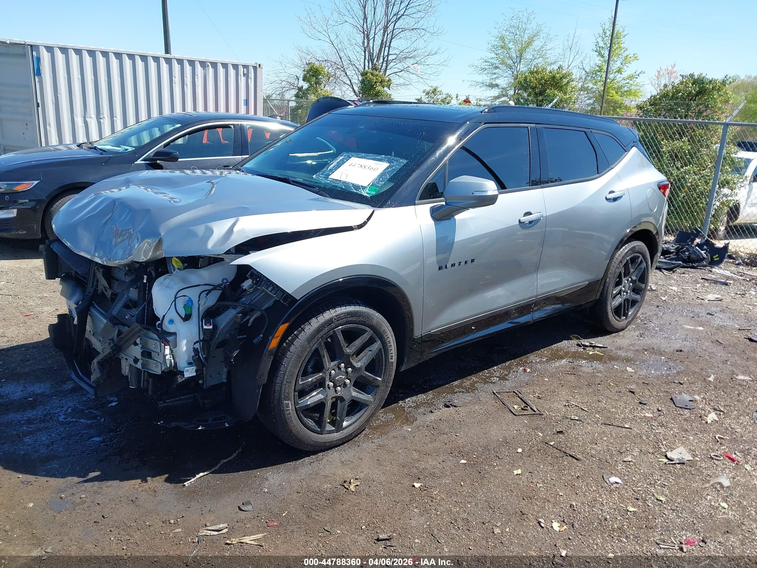 CHEVROLET BLAZER image 2