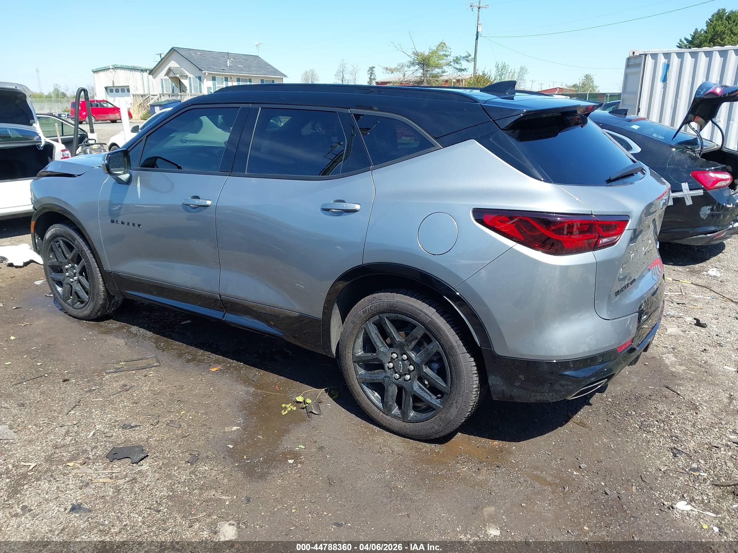 CHEVROLET BLAZER image 3
