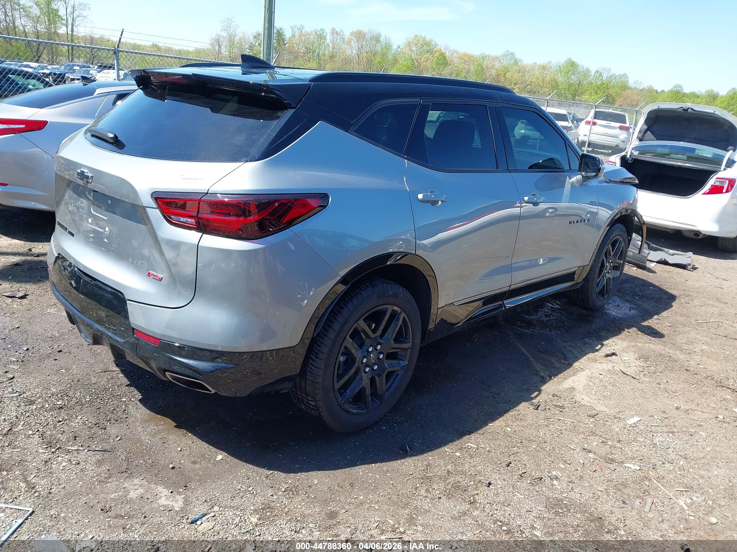CHEVROLET BLAZER image 4