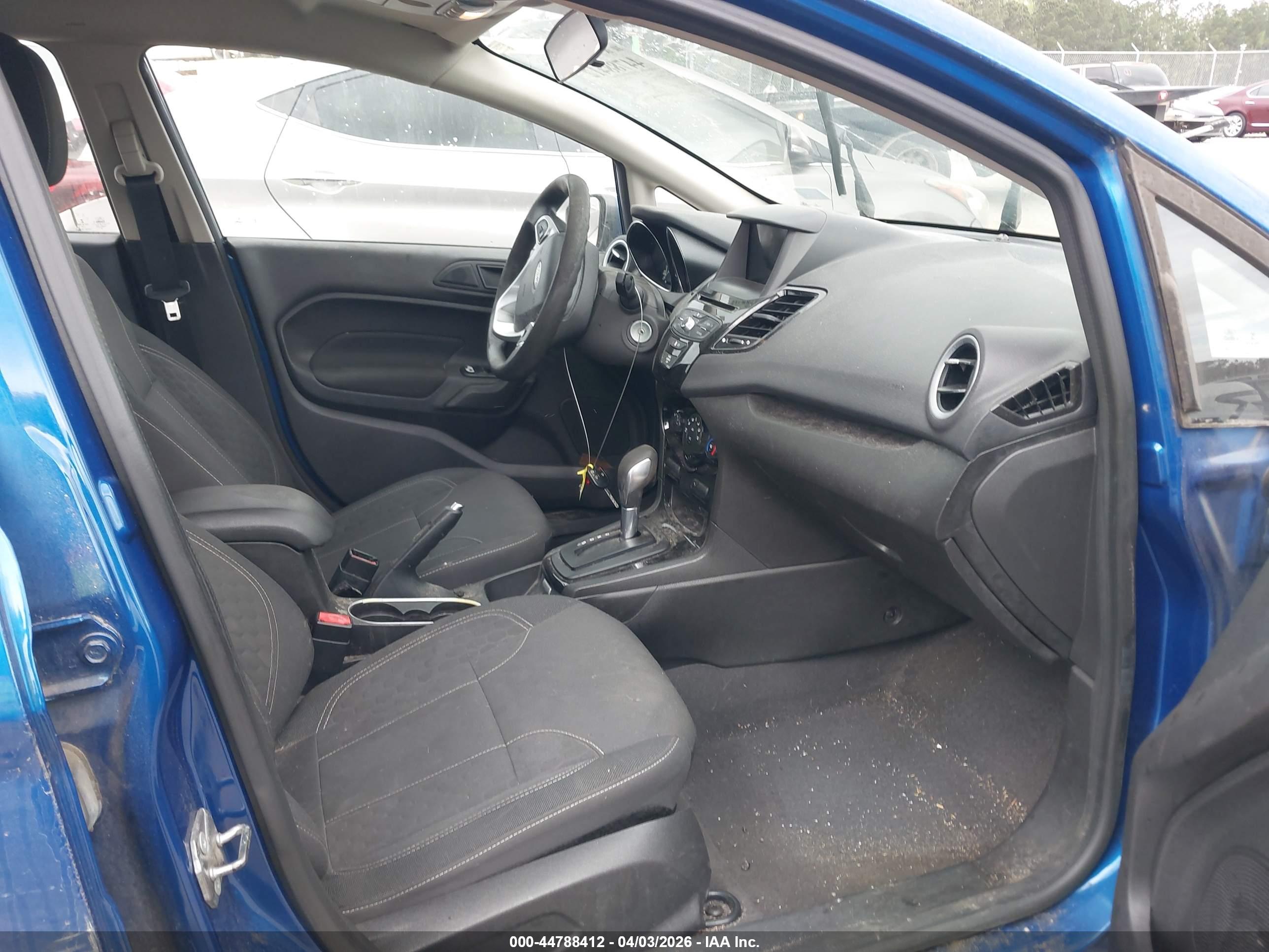 FORD FIESTA image 5